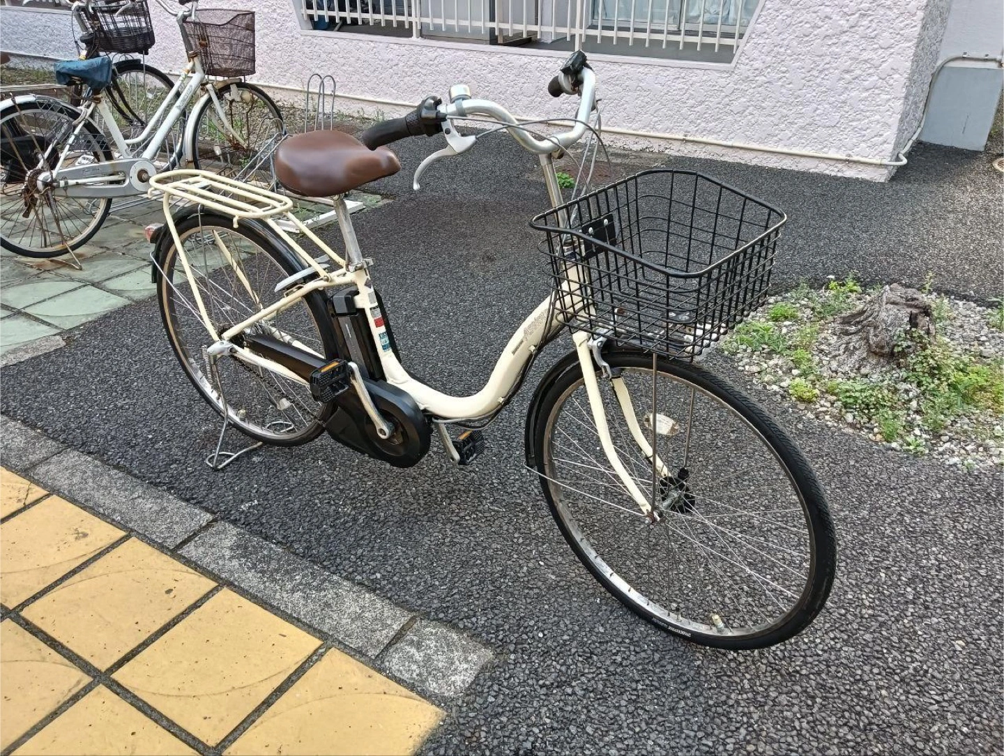 電動アシスト自転車 アイボリー 中古の写真3枚目