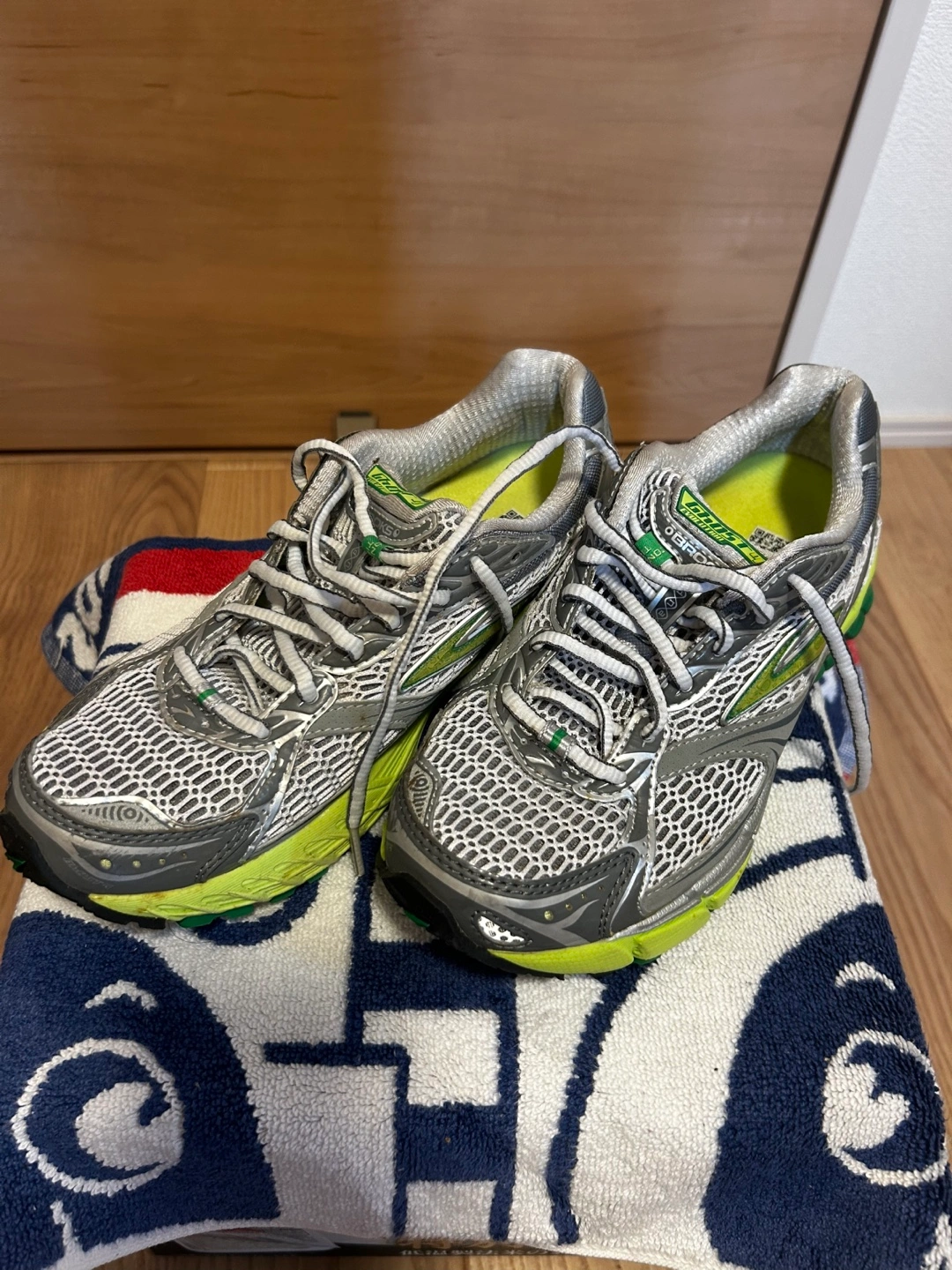 ブルックス ランニングシューズ グレーxグリーン
