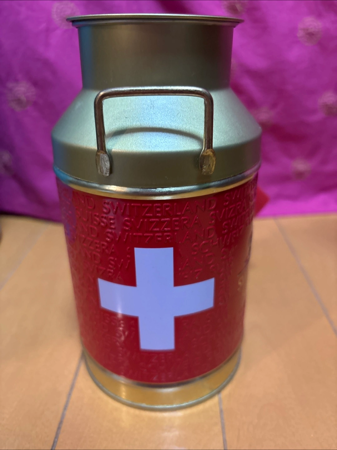リンツ チョコレート空缶 インテリアや小物いれにの写真2枚目