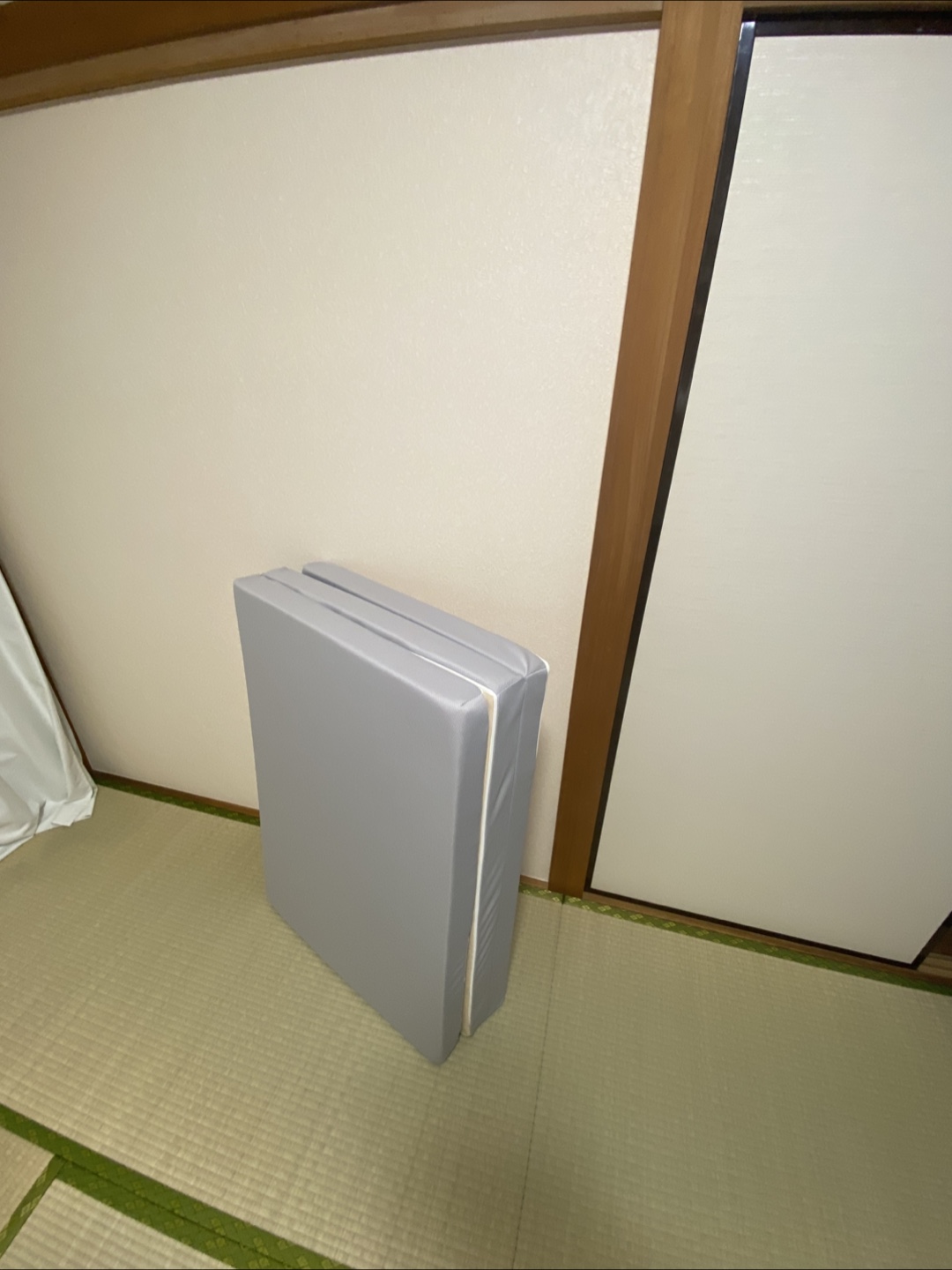 折りたたみマットレス グレーの写真4枚目