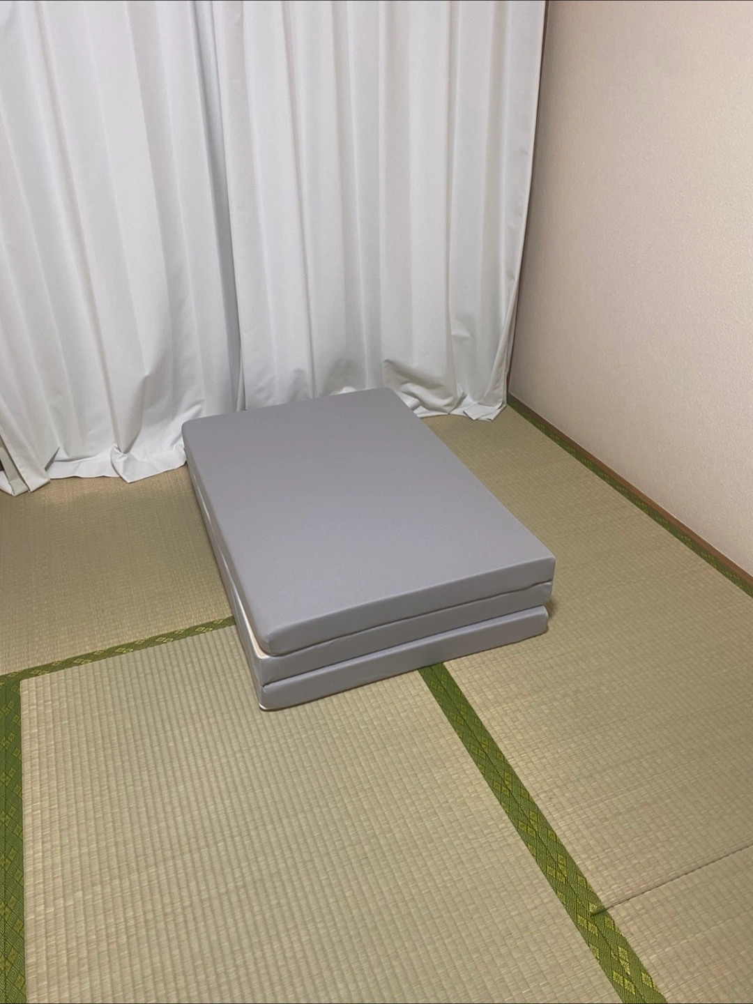 折りたたみマットレス グレー