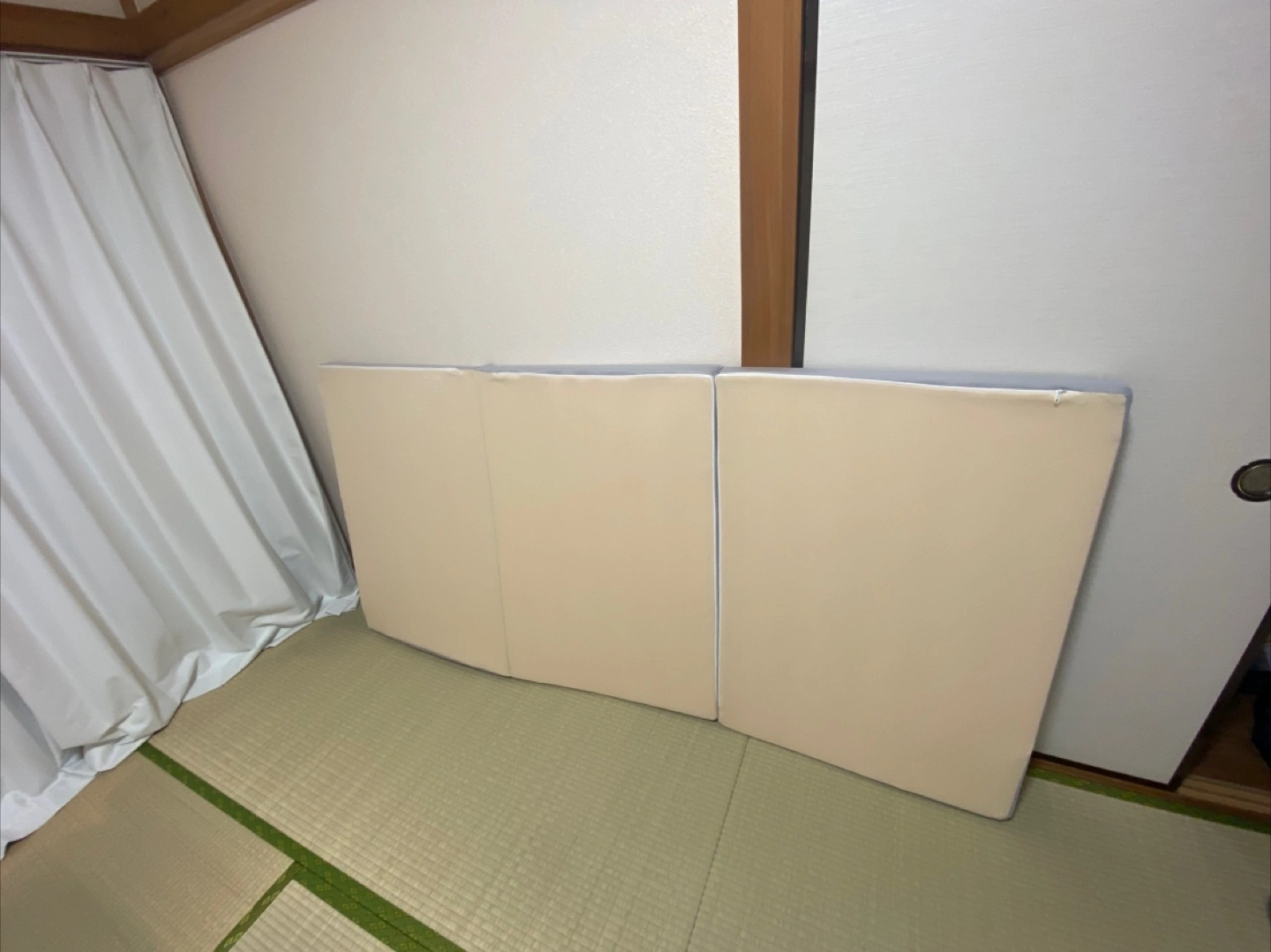 折りたたみマットレス グレーの写真3枚目