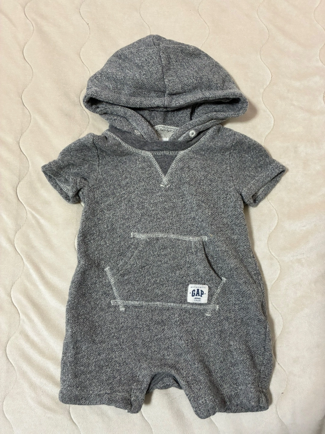 babyGAP ベビーロンパース グレー