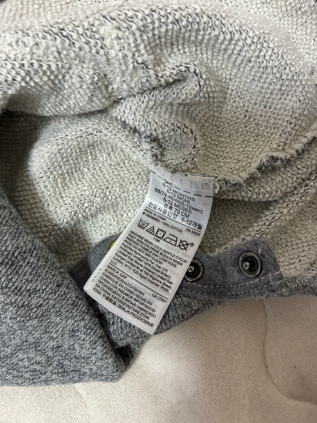 babyGAP ベビーロンパース グレーの写真7枚目