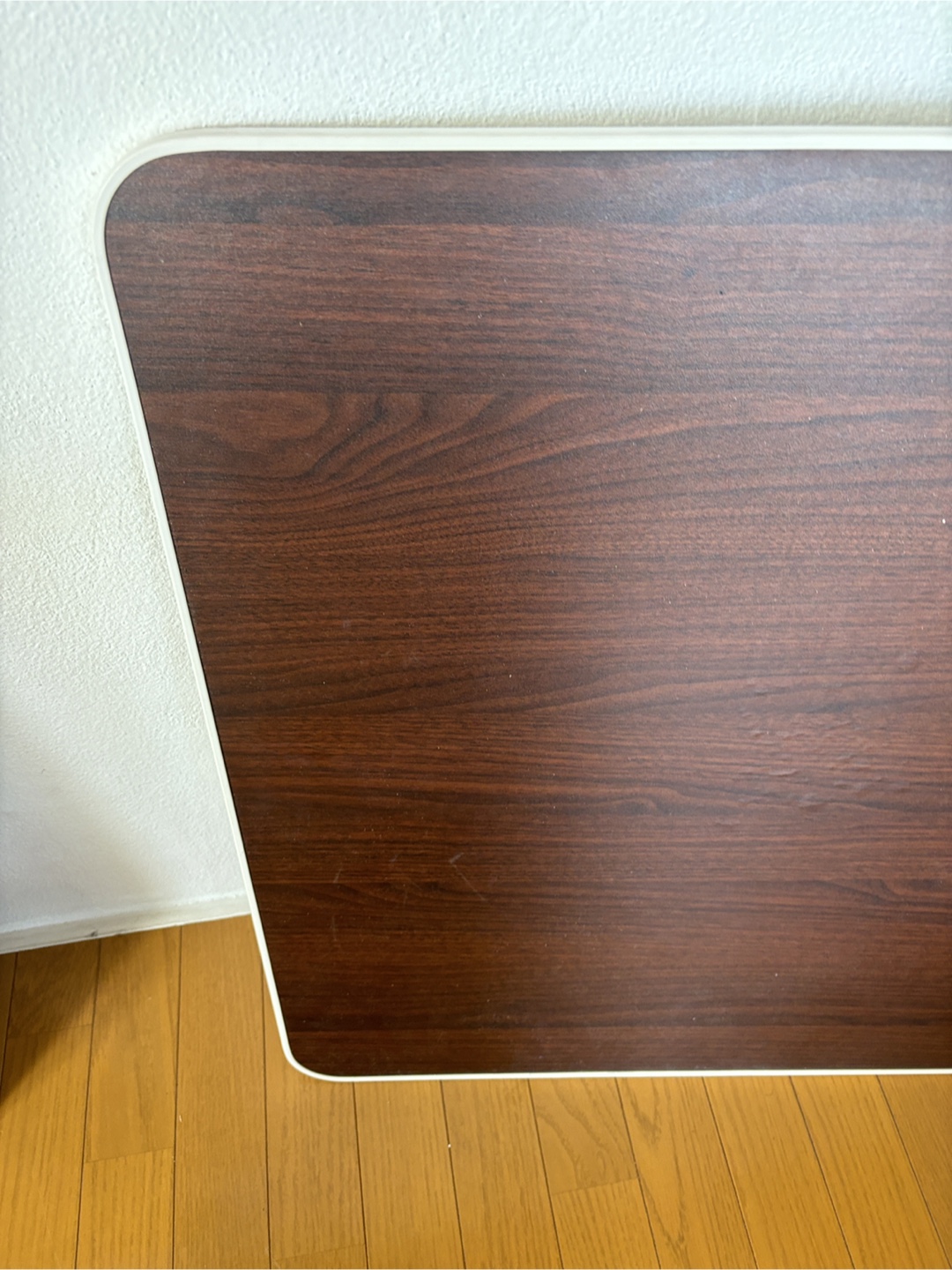 こたつテーブル 白と茶色のリバーシブルの写真2枚目