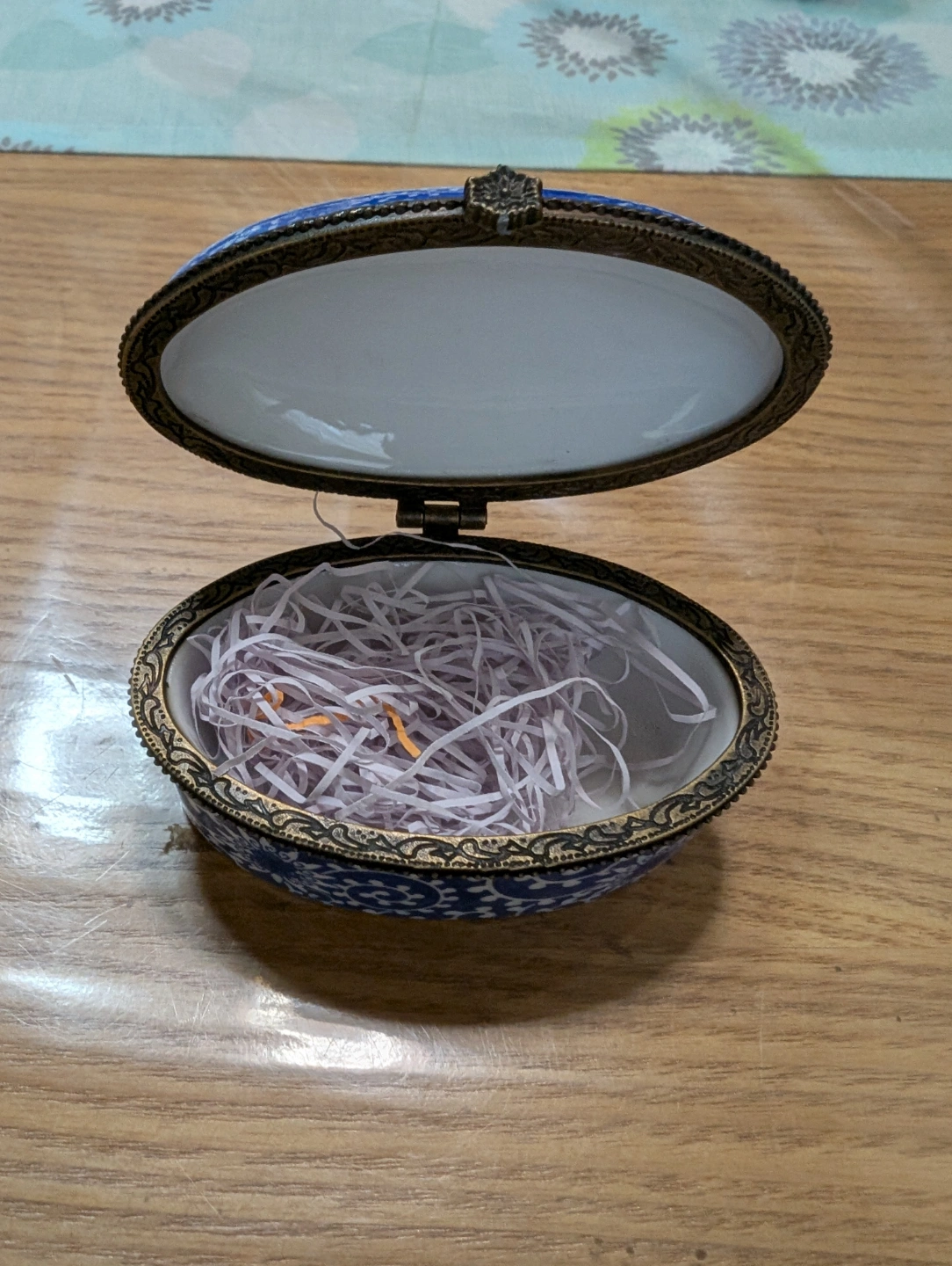 小物入れ 赤色 花柄 蓋付き宝石入れの写真2枚目