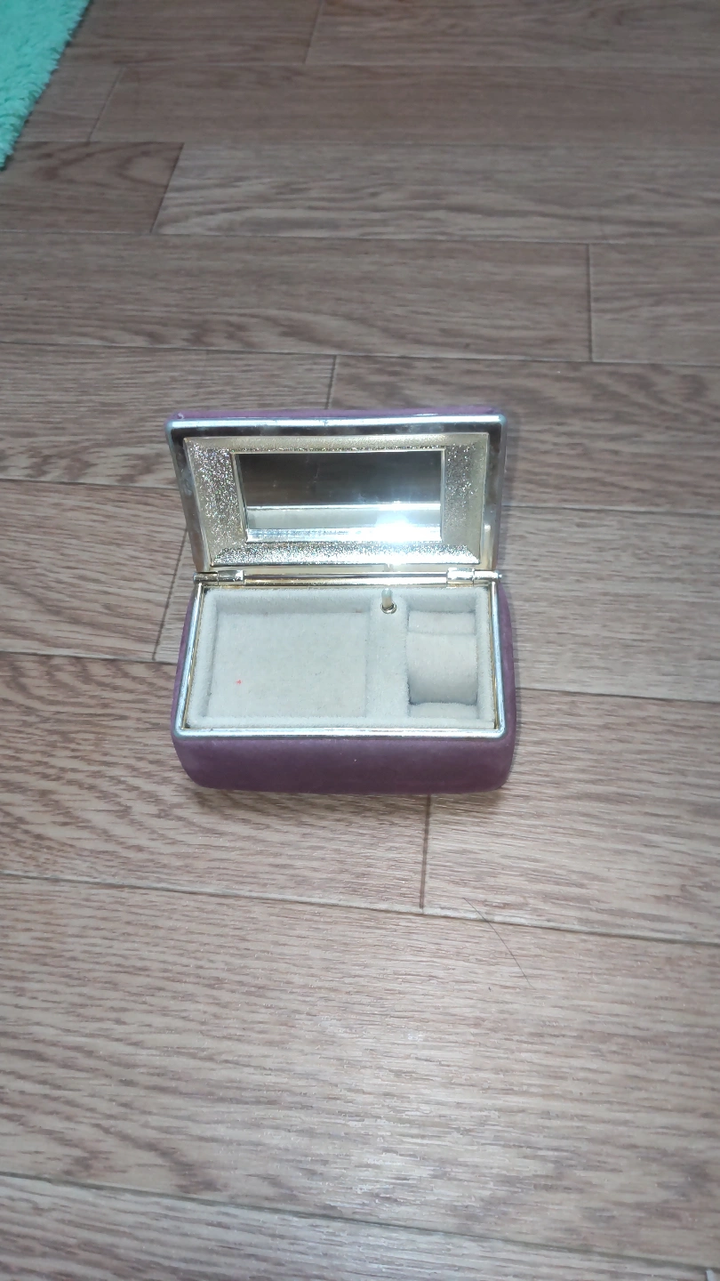 オルゴール付きジュエリーケース 約10cm×5cmの写真2枚目