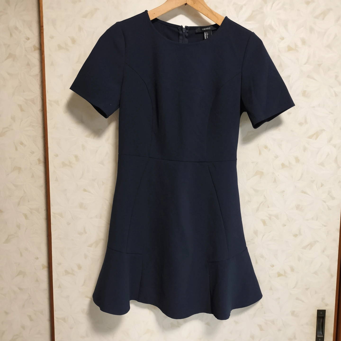 美品 FOREVER 21 ネイビー フレアミニワンピース S フォーエバー21
