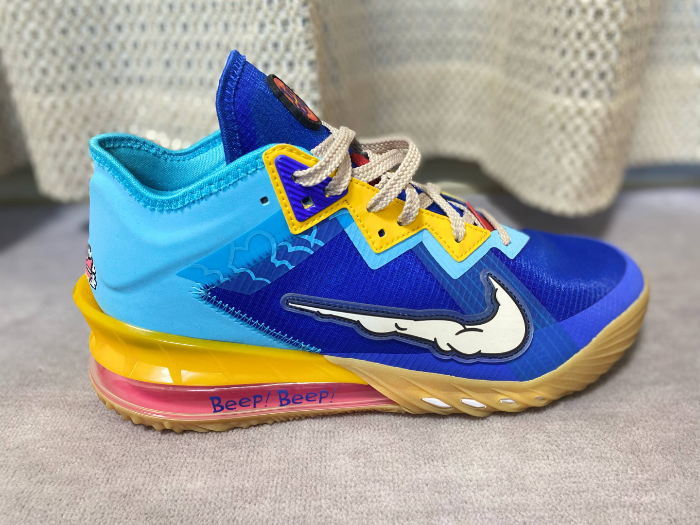 レブロン１８　NIKE スニーカー TUNE SQUADの写真4枚目