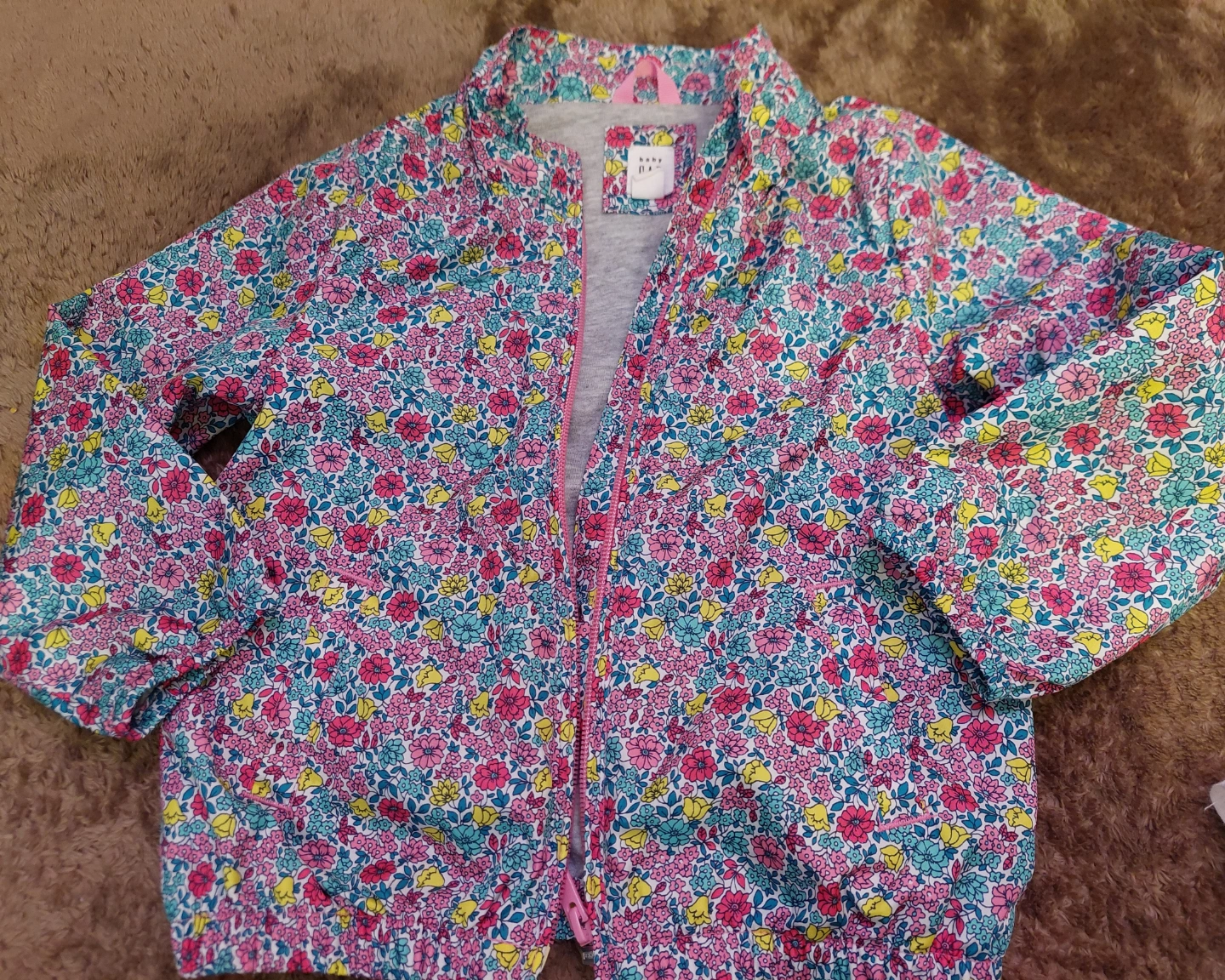 ✨値下げしました✨今がチャンス❗ベビーギャップ 花柄🌼アウター♥ ウィンドブレーカー100cm春に良いかとな思います。