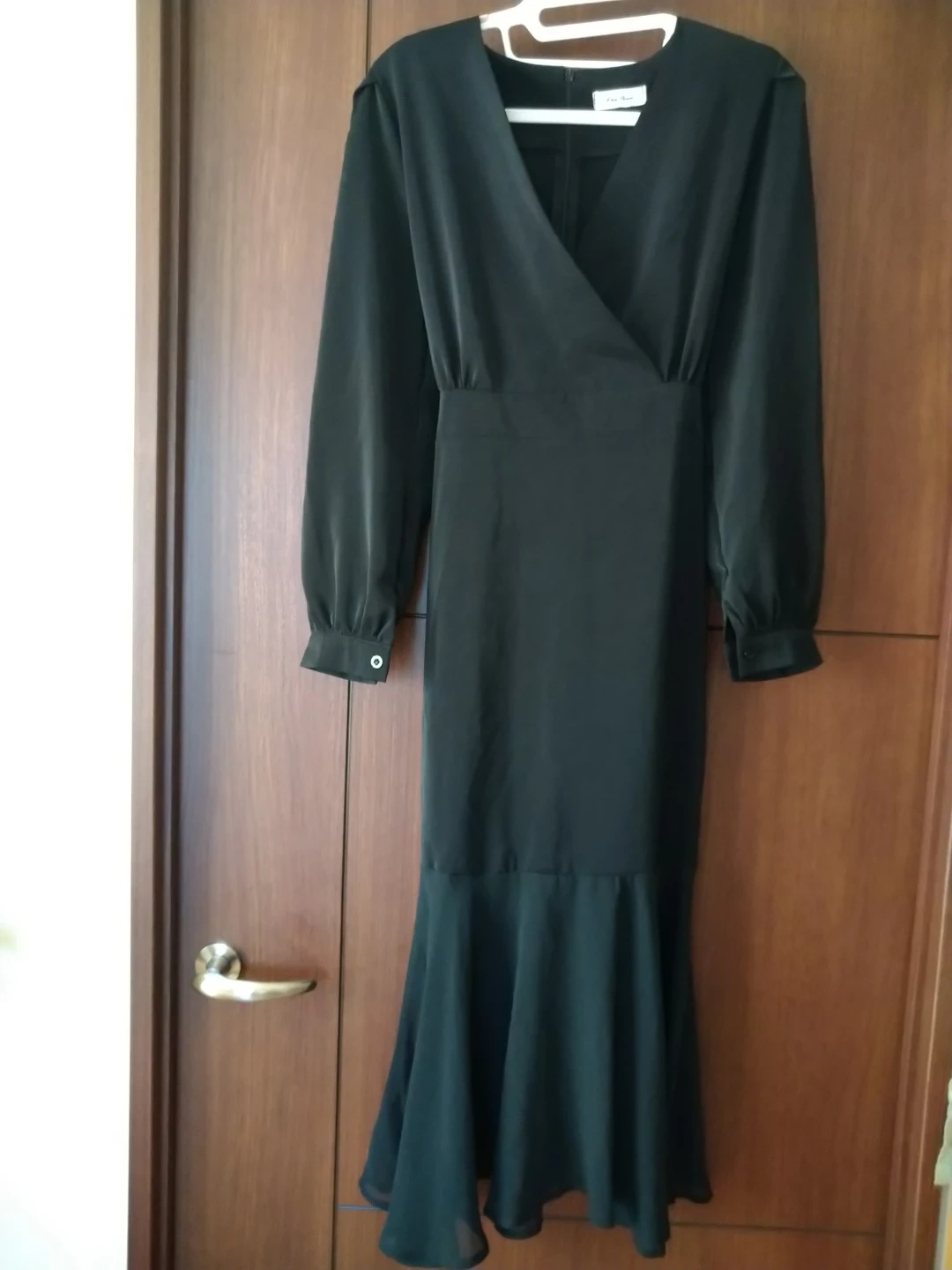 黒ウエストリボン付き長袖ロングワンピース