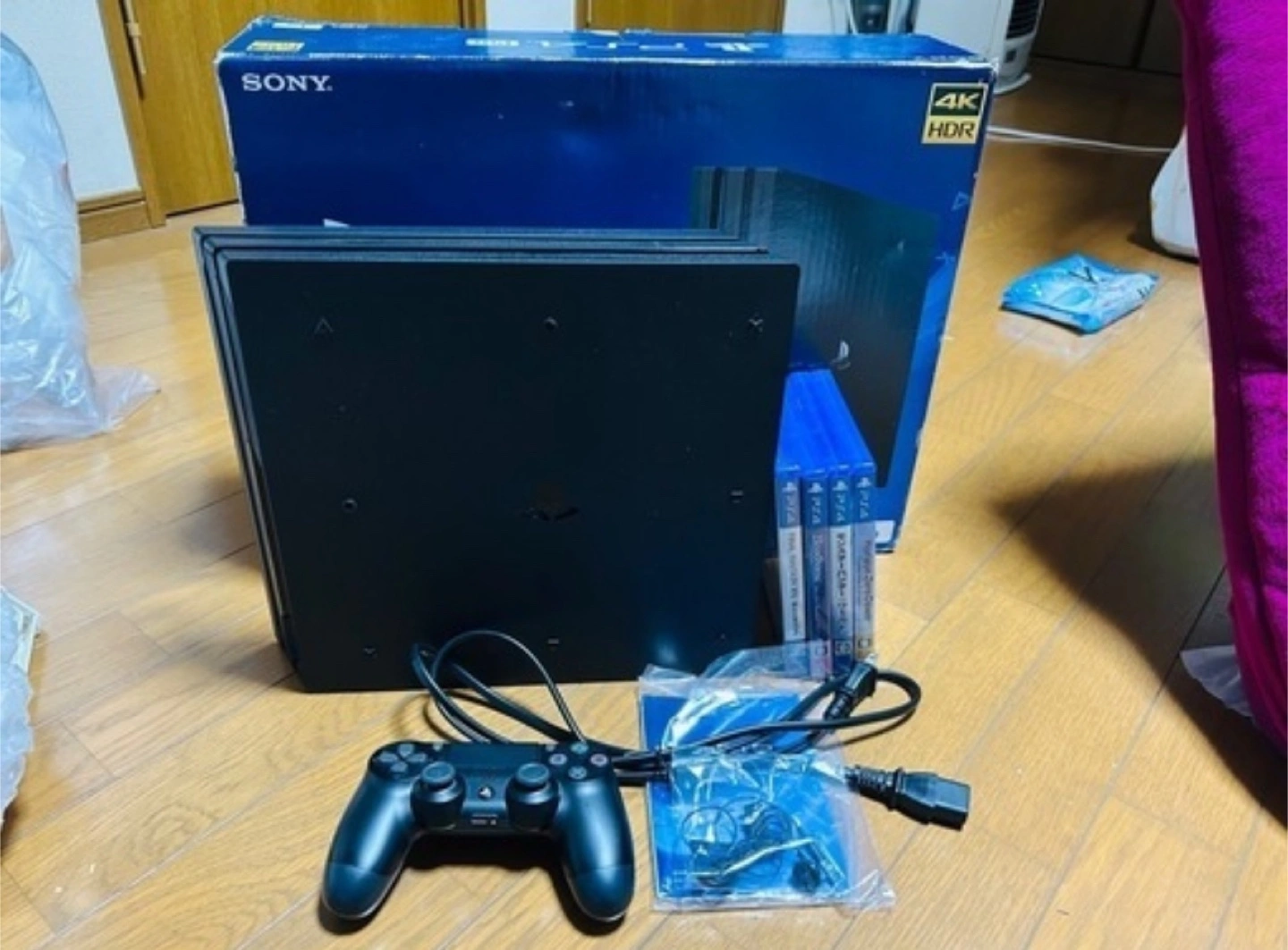 SONY PS4 Pro 本体 ソフト4本付き
