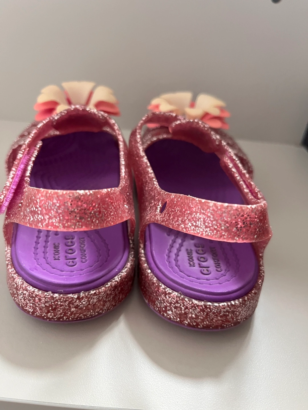 crocs ピンク フラワーサンダル 16〜17cmの写真3枚目