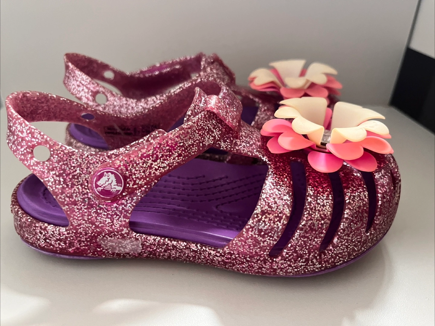 crocs ピンク フラワーサンダル 16〜17cmの写真2枚目