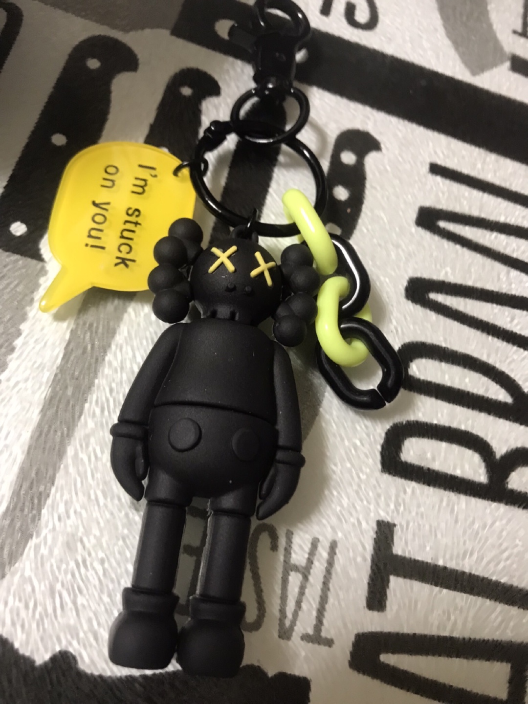 KAWS キーホルダー ブラック