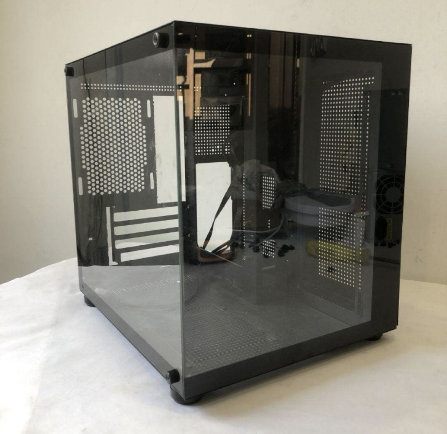 y*y様 「未使用」ブラックガラスキューブ型PCケース Micro-ATXMin PCケース ブラックガラスキューブ型PC 4-Z Micro-ATXMini-ITX