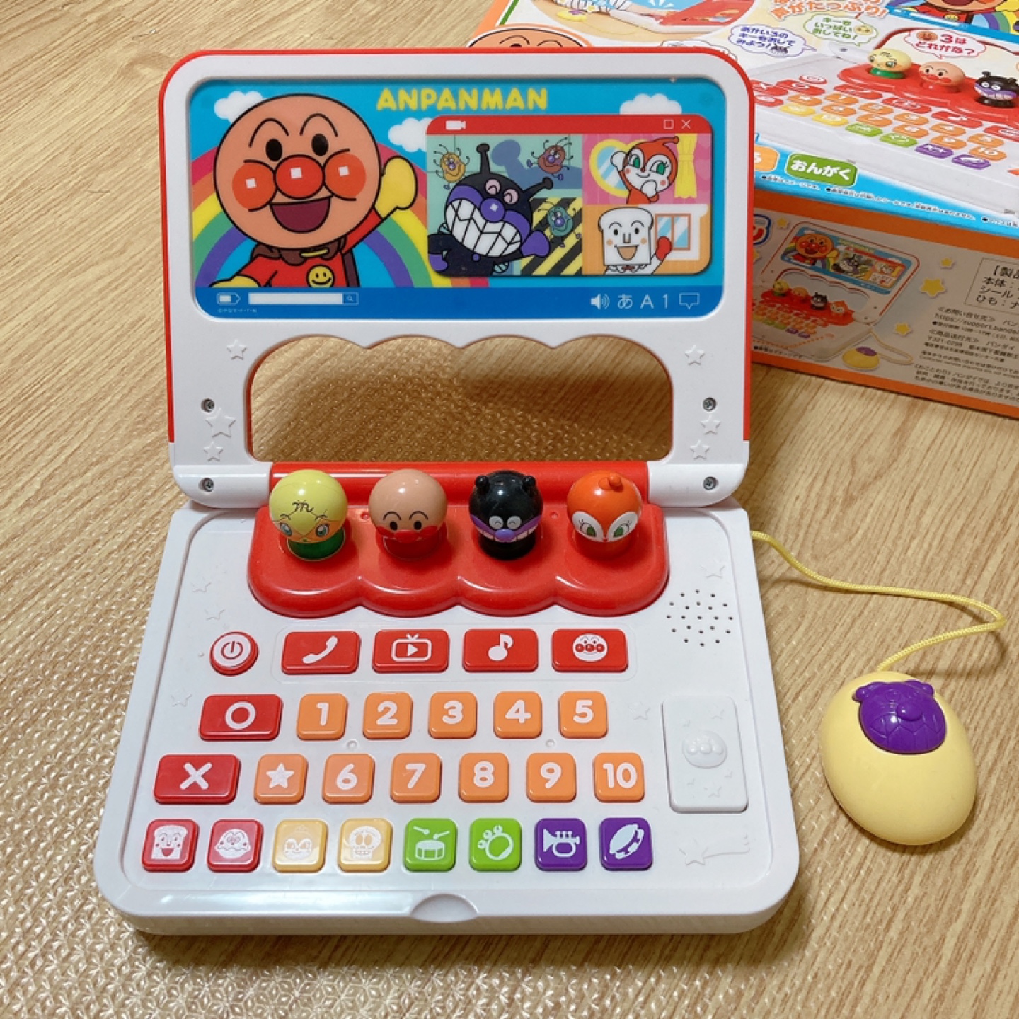 たっぷりキーでカタカタ楽しい！アンパンマン のおしゃべりパソコン 知育