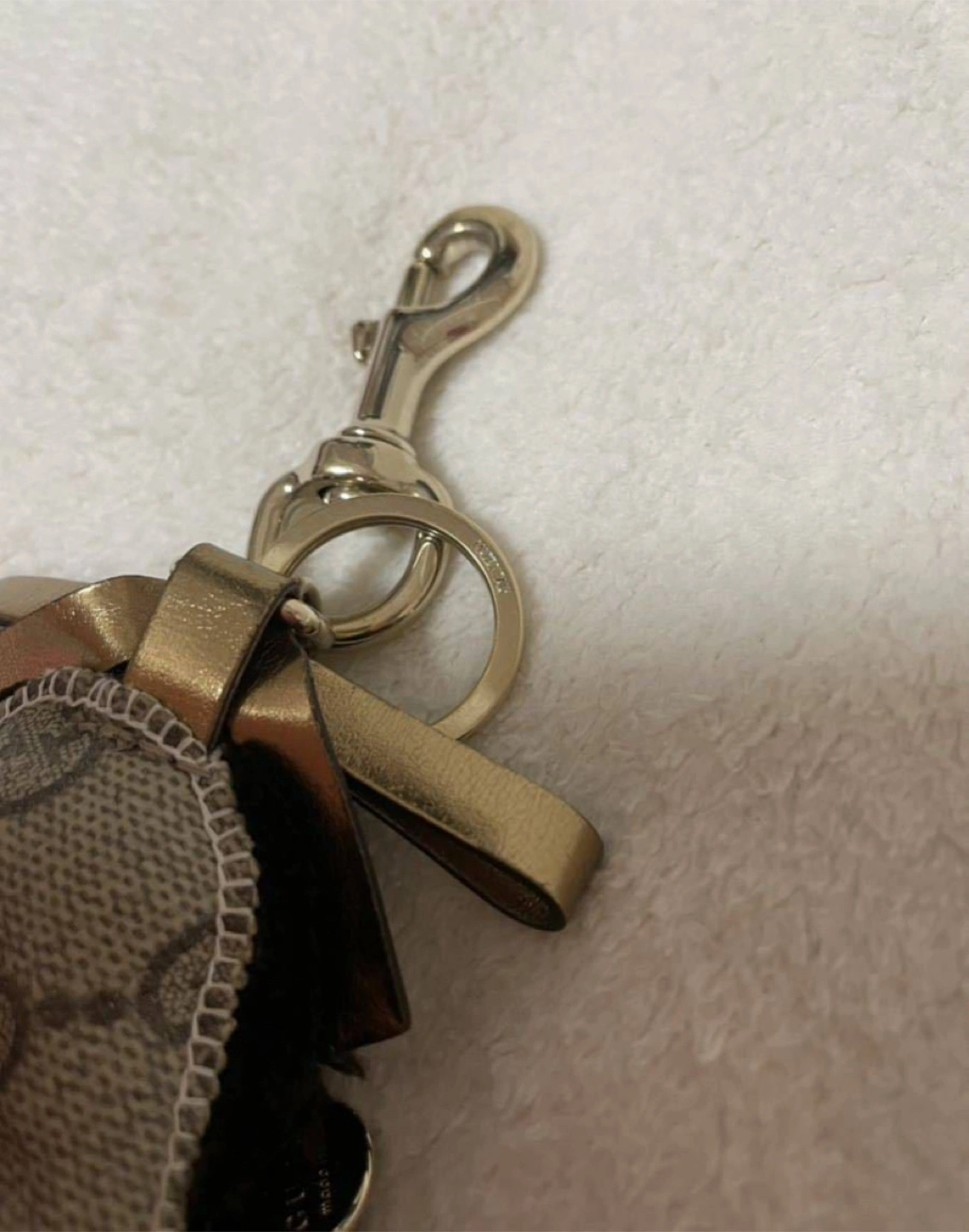 美品 グッチ GUCCI チャーム キーホルダー プードル ロゴ入り ふわふわキーリング レア ブランド GG柄の写真4枚目