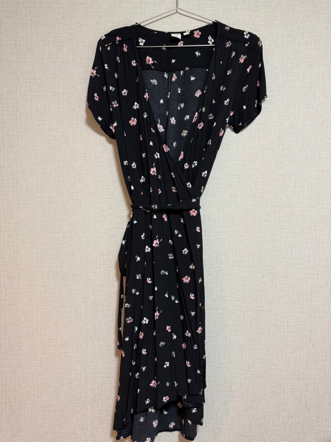 GAP 花柄ラップワンピース 黒 Mサイズ