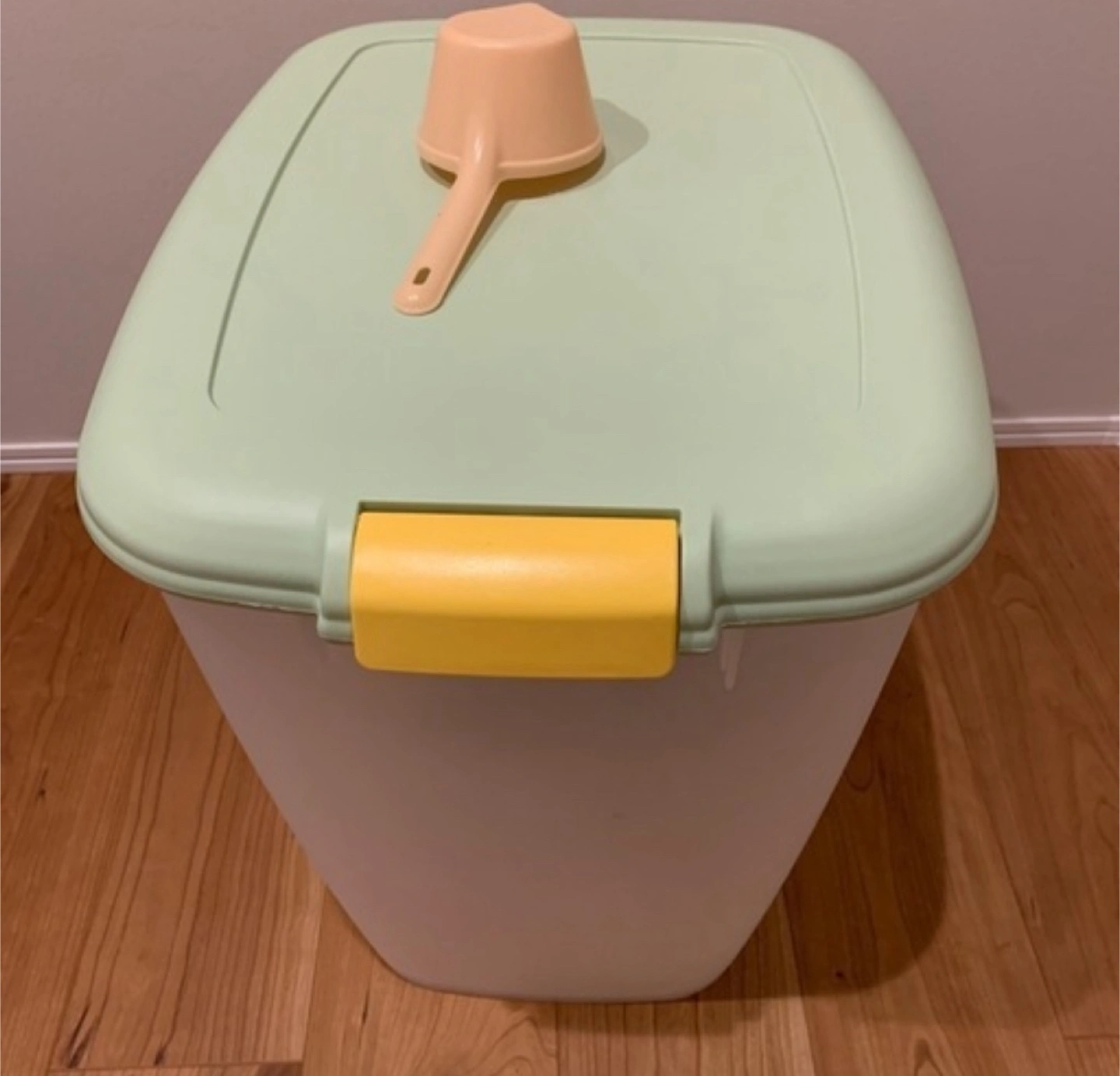 【超美品】ペットフード ストッカー 保存容器 アイリスオーヤマの写真5枚目