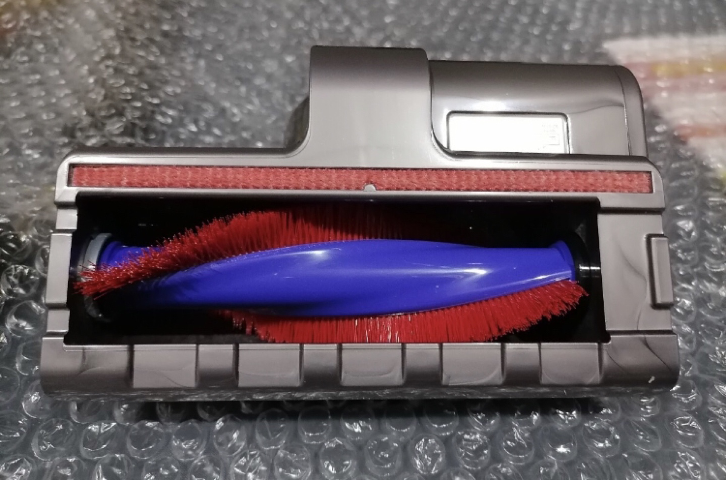 Dyson V10  Fluffy サイクロン式掃除機　布団用ヘッドもパイプも付きの写真5枚目