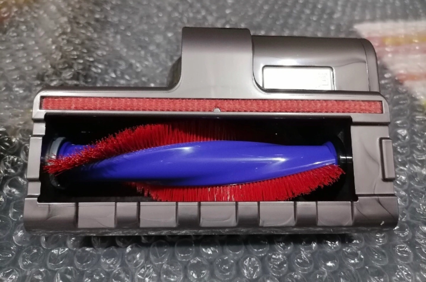 Dyson V10 Fluffy サイクロン式掃除機 布団用ヘッドもパイプも付きの写真5枚目