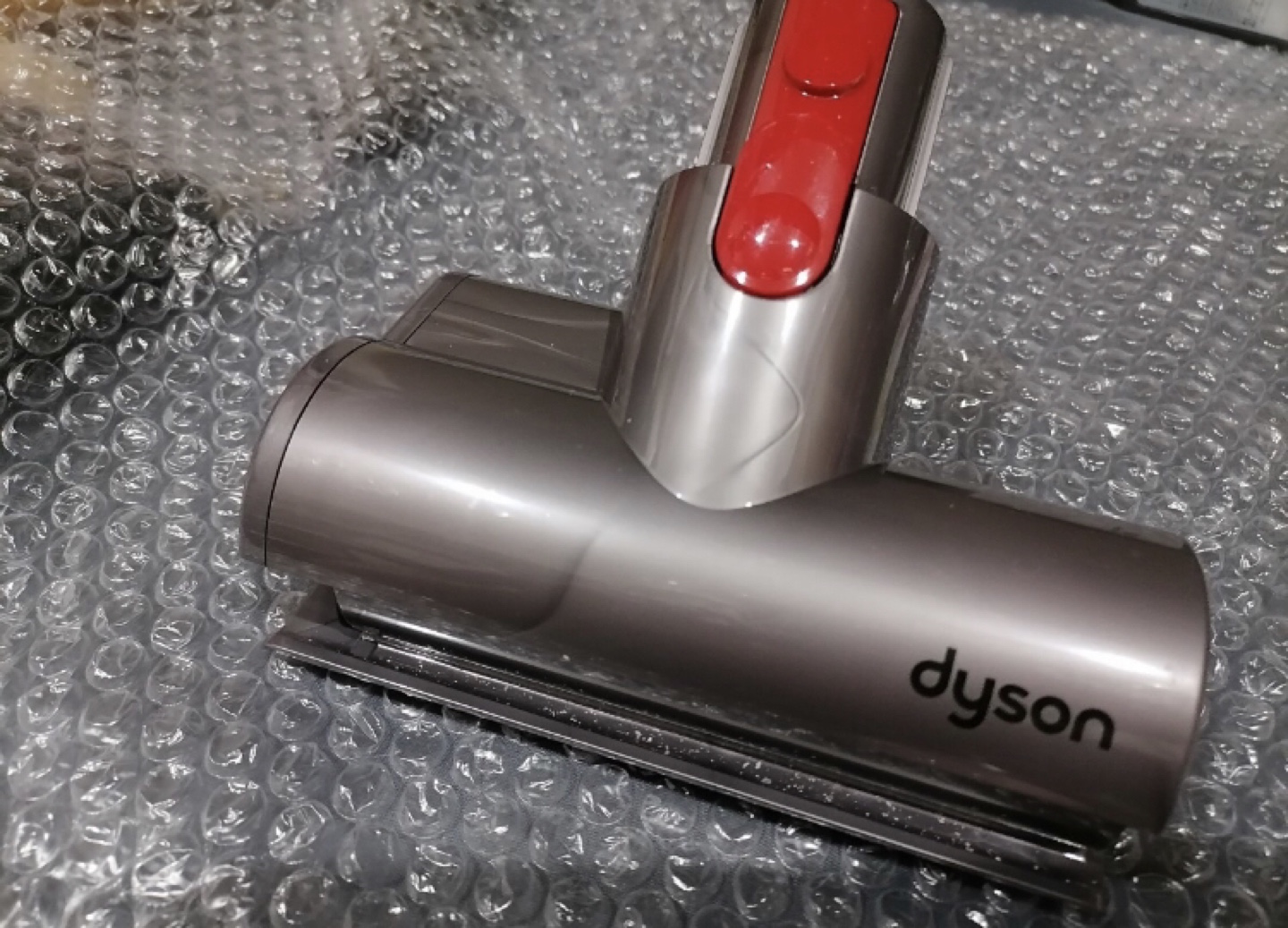 Dyson V10  Fluffy サイクロン式掃除機　布団用ヘッドもパイプも付きの写真4枚目