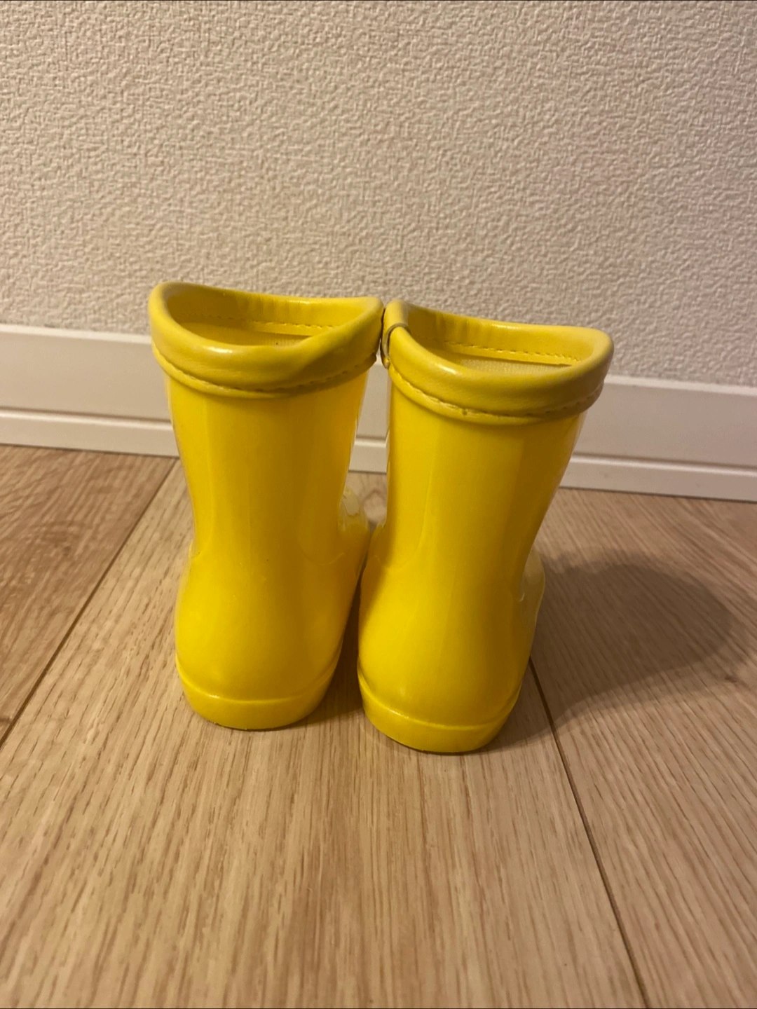 キッズシューズ 13センチ はらぺこあおむし レインブーツ 黄色の写真4枚目
