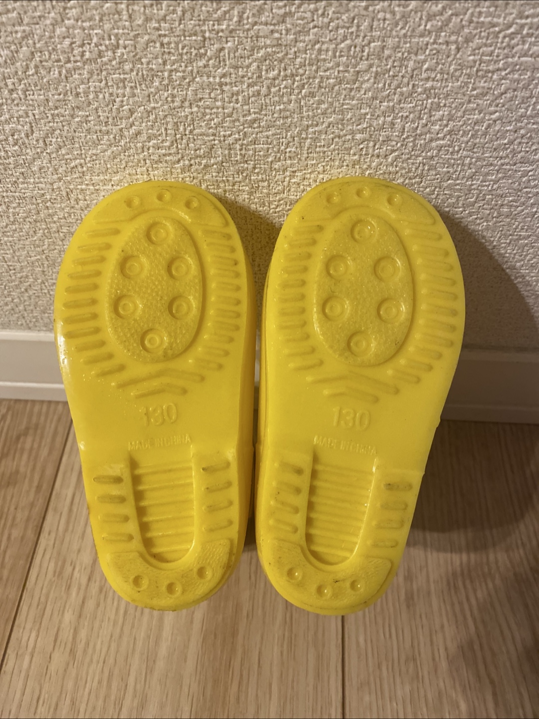 キッズシューズ　13センチ　はらぺこあおむし レインブーツ 黄色の写真6枚目