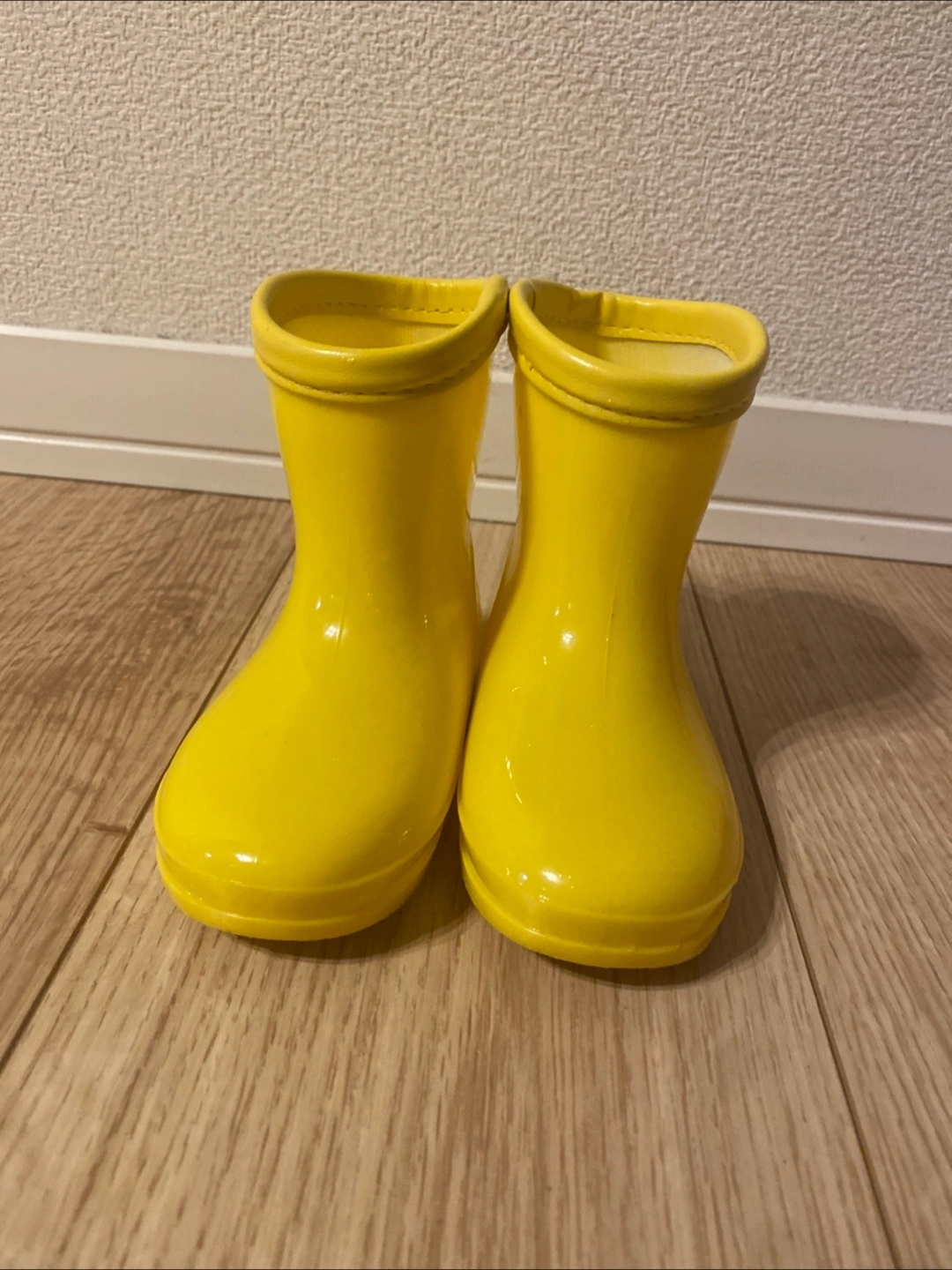 キッズシューズ 13センチ はらぺこあおむし レインブーツ 黄色の写真2枚目