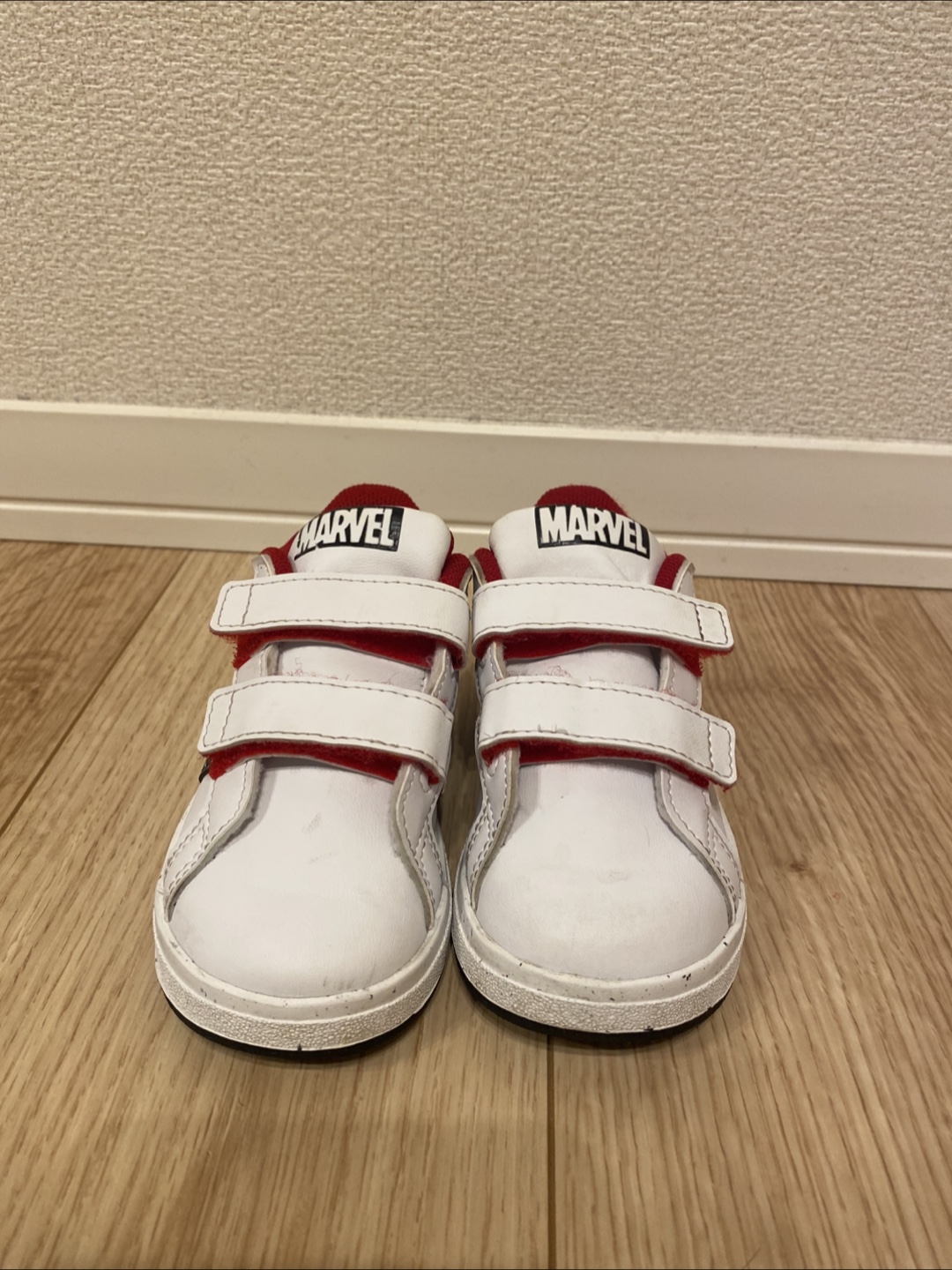 アディダス キッズスニーカー 14センチ　白 スパイダーマンの写真2枚目