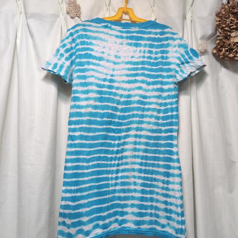 Tシャツ 青色 ストライプ柄の写真2枚目