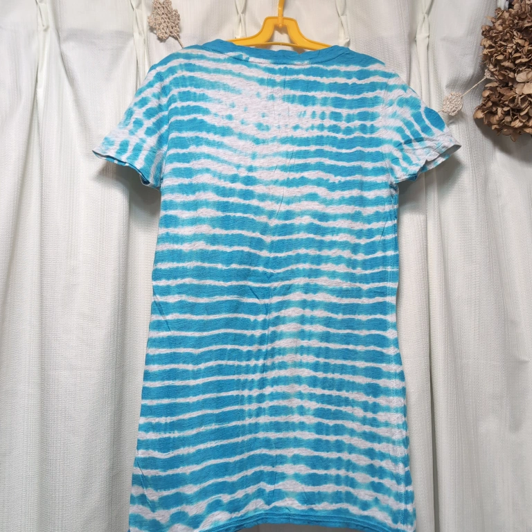 Tシャツ 青色 ストライプ柄の写真2枚目