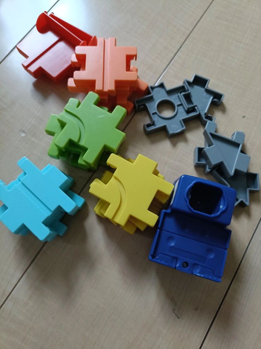 カラフル ブロック おもちゃの写真3枚目