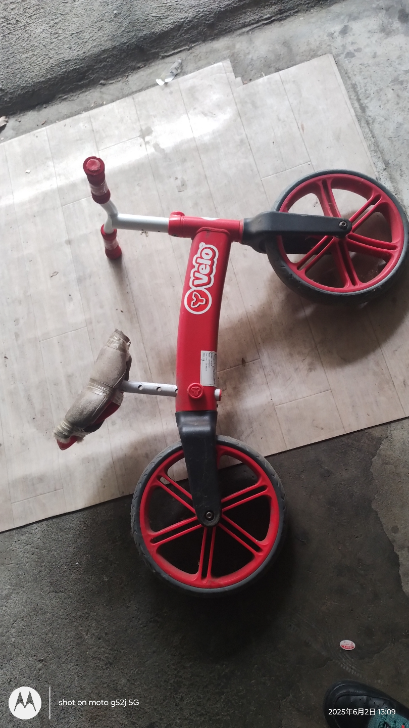 Velo 自転車キッズ バランスバイク 赤色の写真2枚目