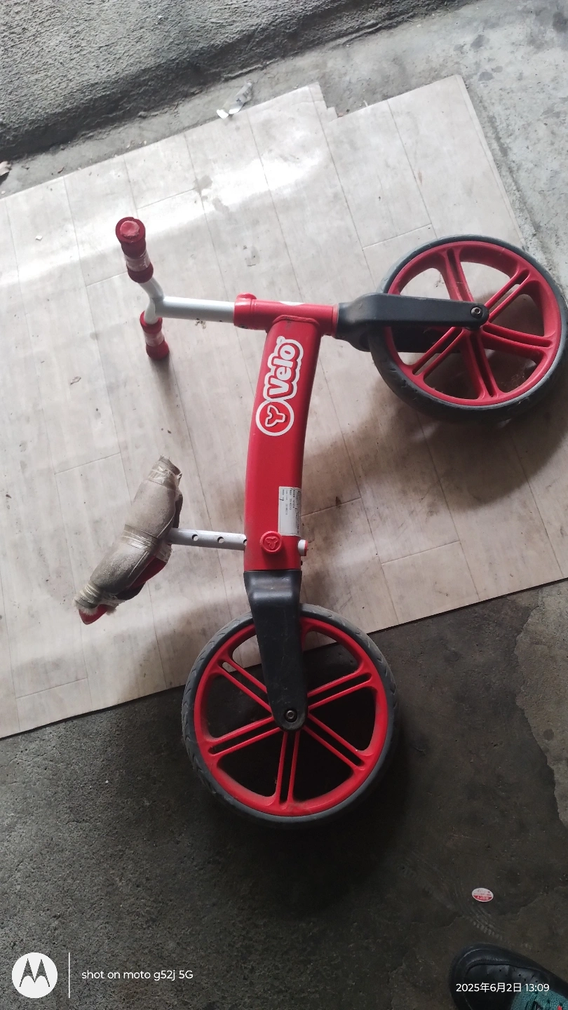 Velo 自転車キッズ バランスバイク 赤色の写真2枚目