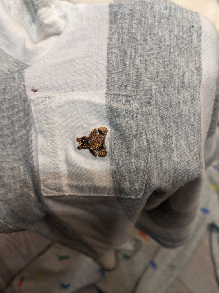GAP 恐竜柄ロンパースとボディスーツセットの写真3枚目