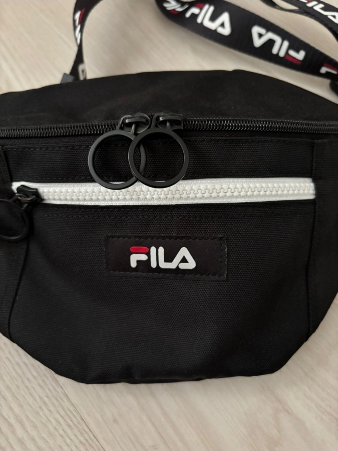 【美品】FILA ウエストバッグ ブラックの写真2枚目