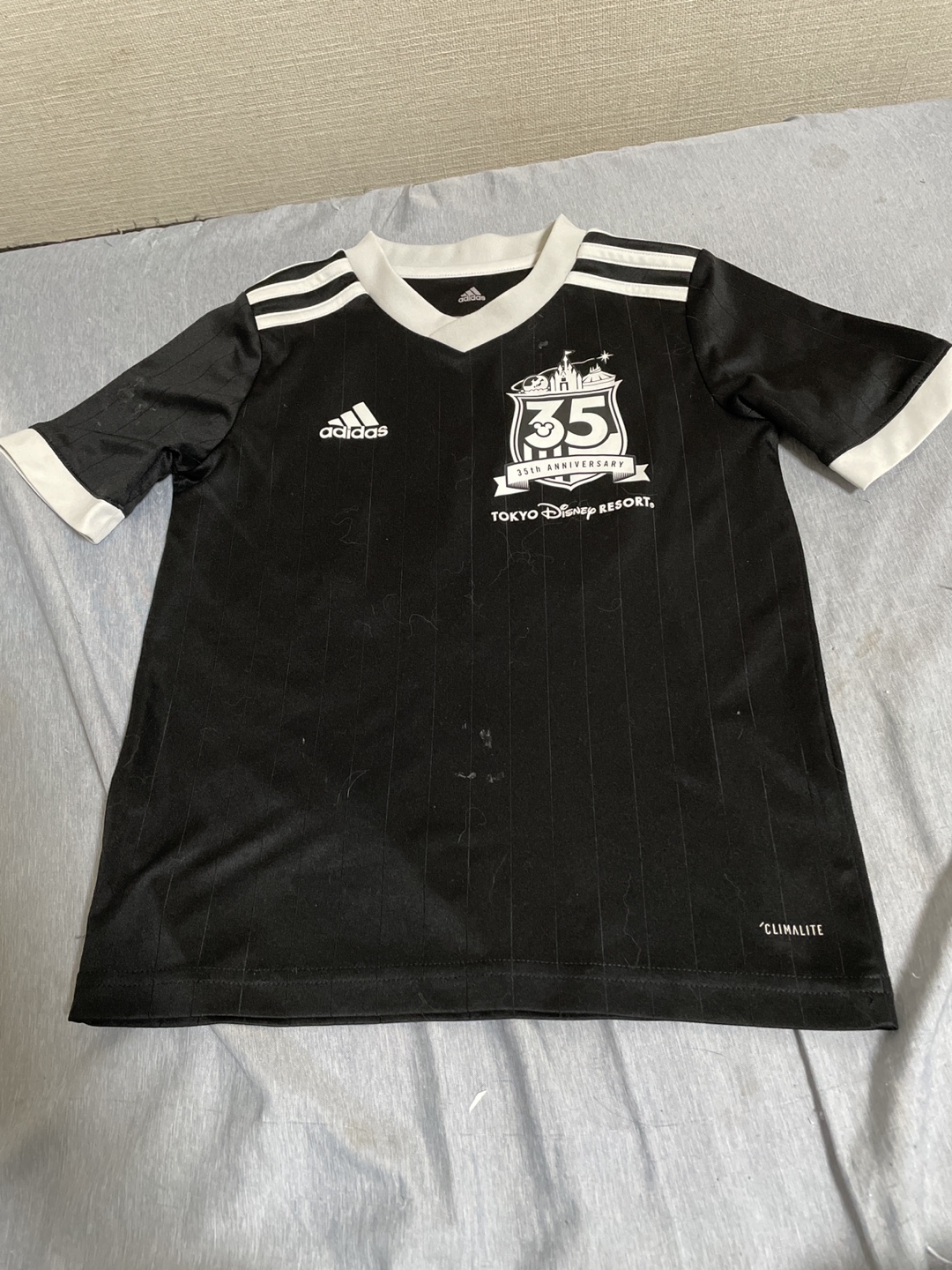 アディダス Tシャツ 黒 130cm 東京ディズニーリゾート35周年