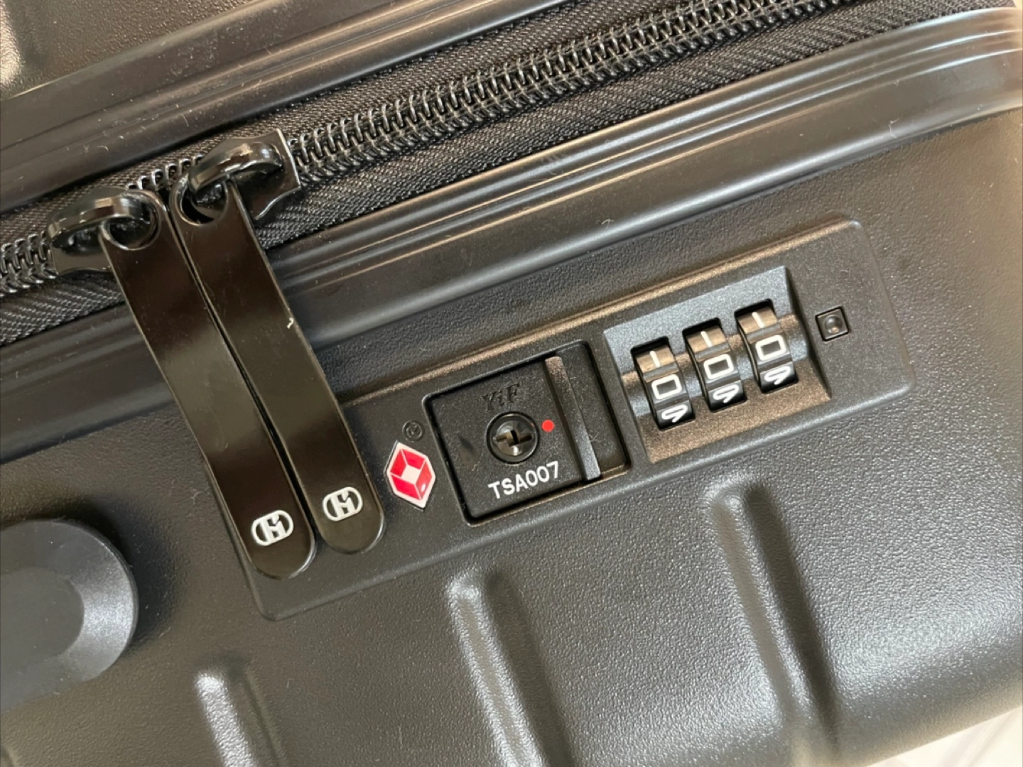 HAZZYS スーツケースの写真3枚目