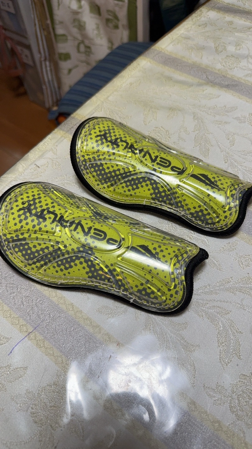 サッカー用 脛当て