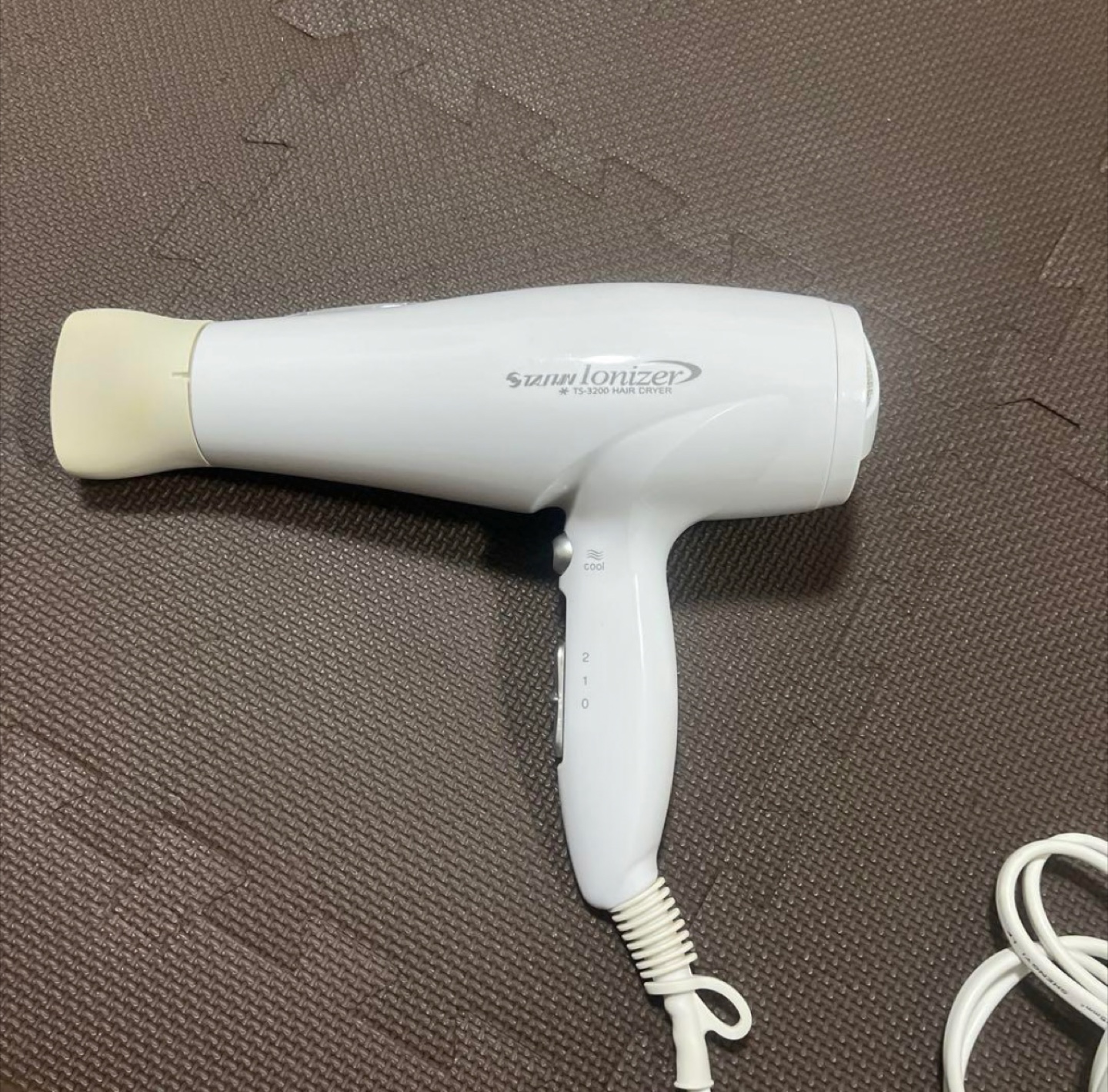 ヘアドライヤー Sunn Ionizer 白