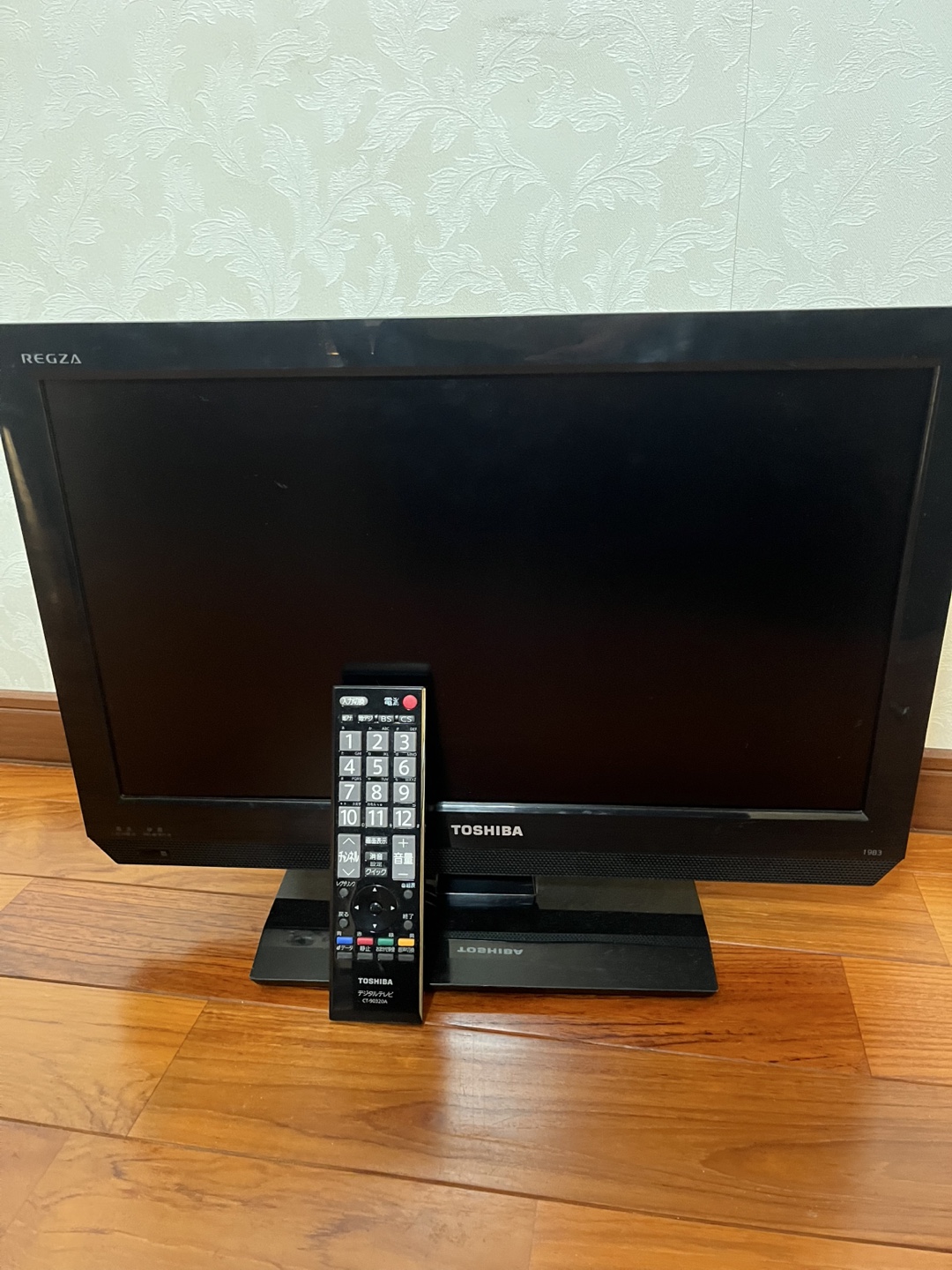 【譲ります】東芝 REGZA 液晶テレビ 19型 リモコン付き