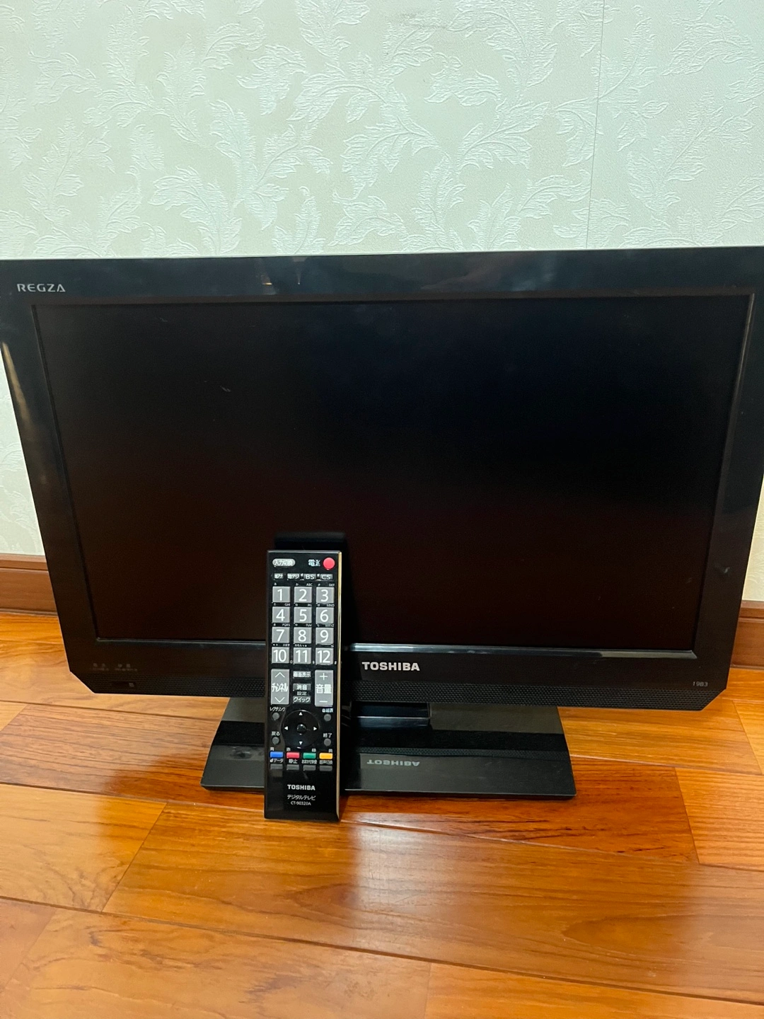 【譲ります】東芝 REGZA 液晶テレビ 19型 リモコン付き