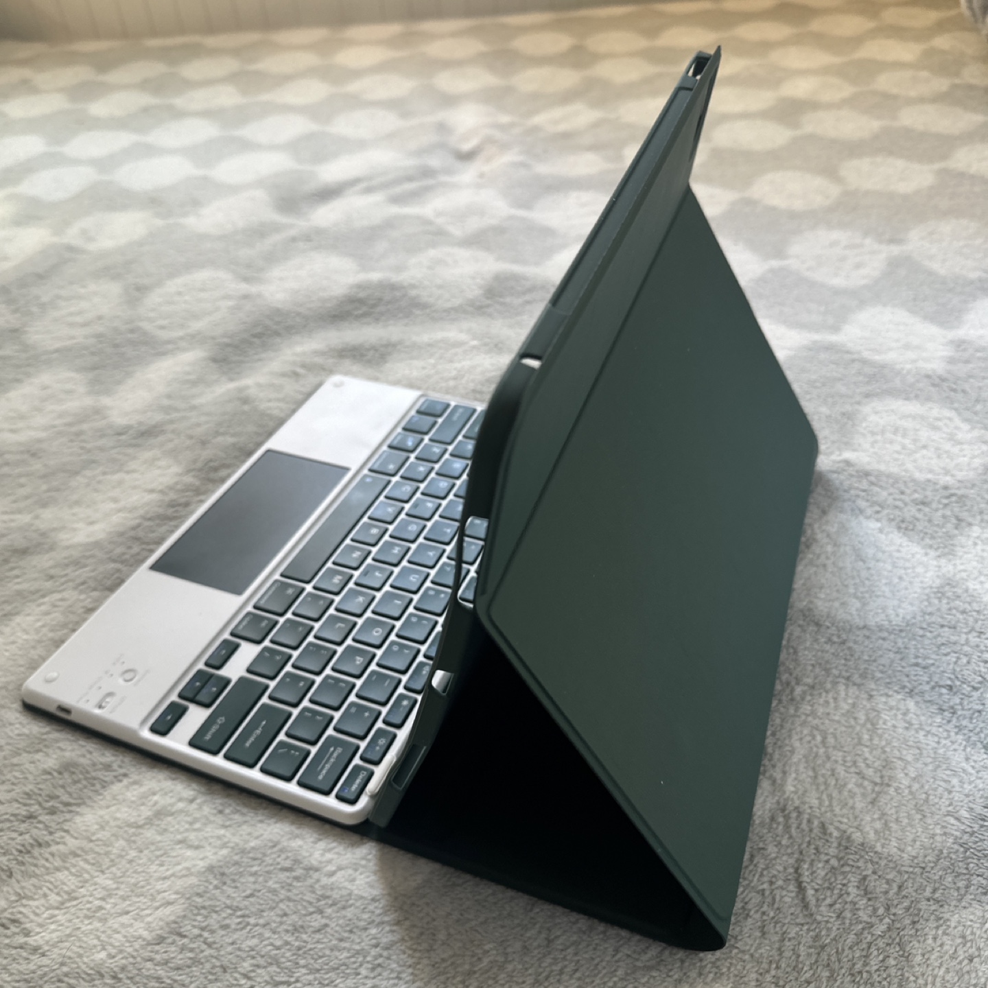 【最終お値下げ】 iPad Pro用Smart Keyboard Caseの写真2枚目