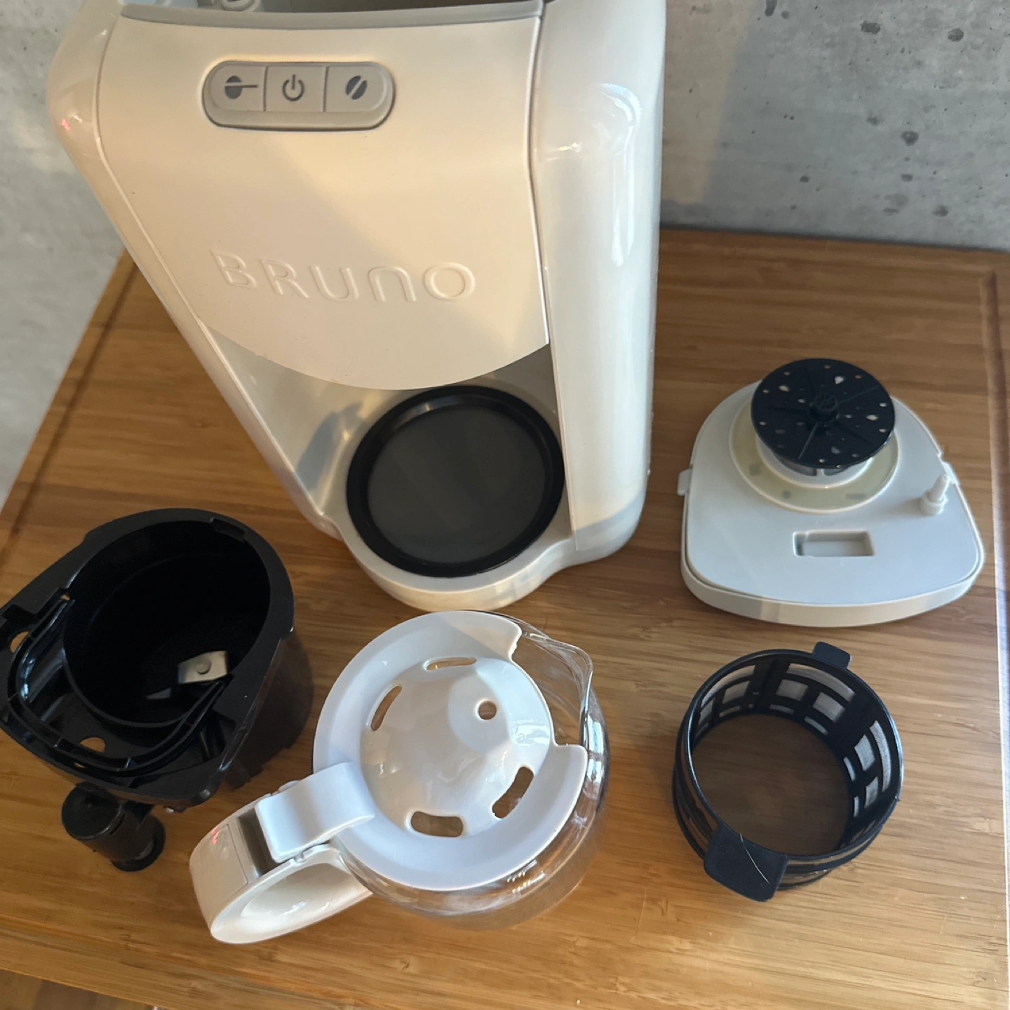 【最終お値下げ】BRUNO 電動コーヒーミルつきコーヒーメーカー ホワイトの写真2枚目