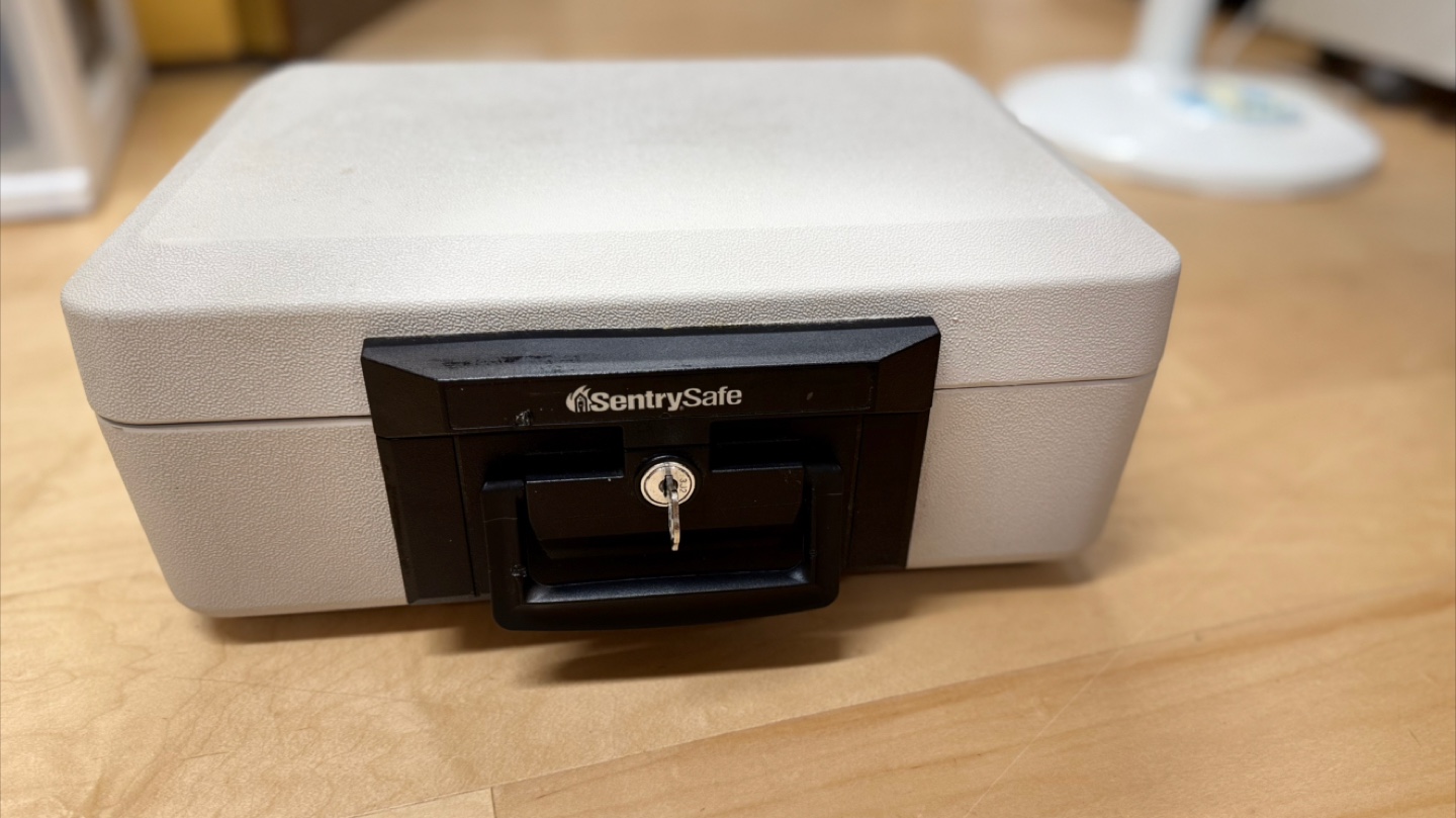 SentrySafe ポータブル耐火保管庫