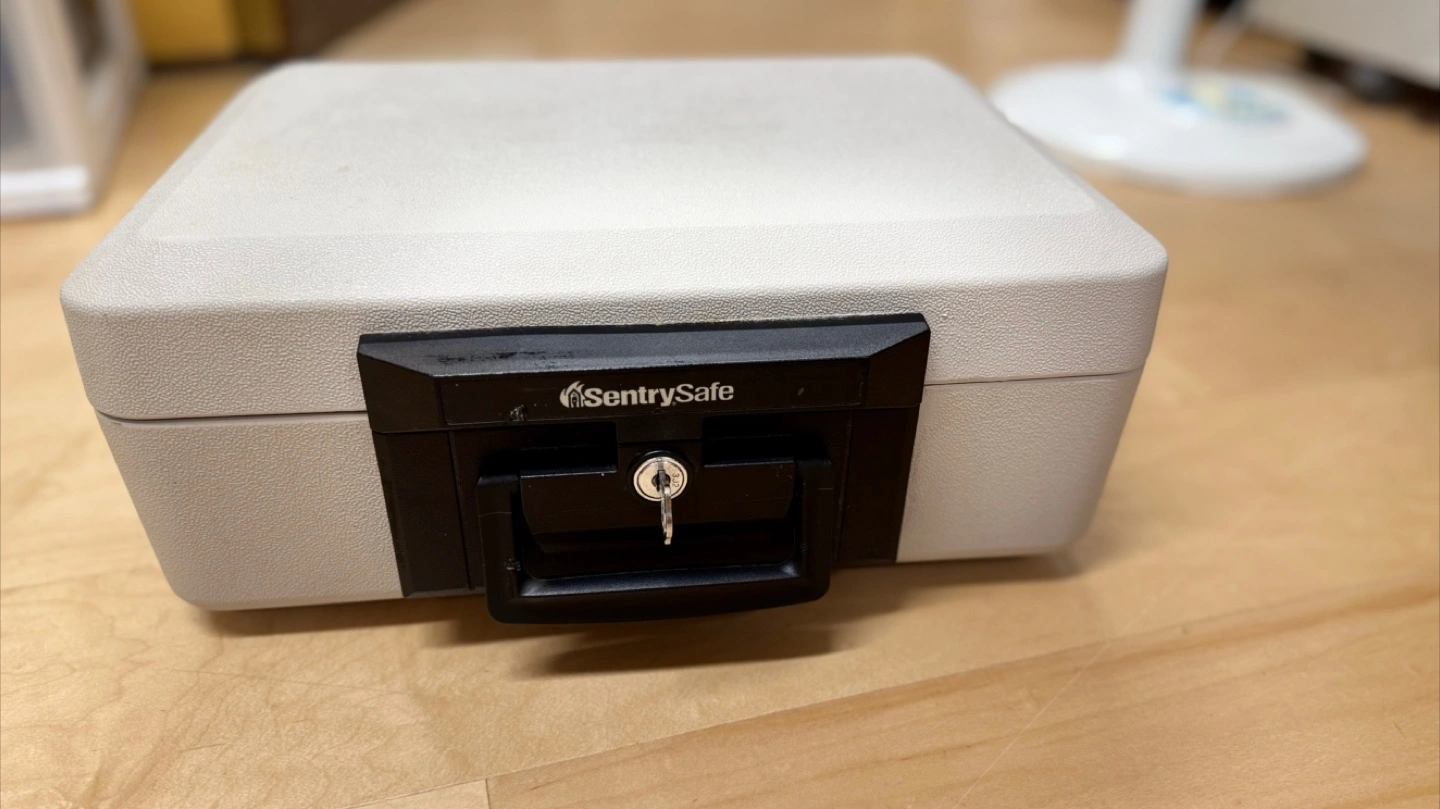 SentrySafe ポータブル耐火保管庫