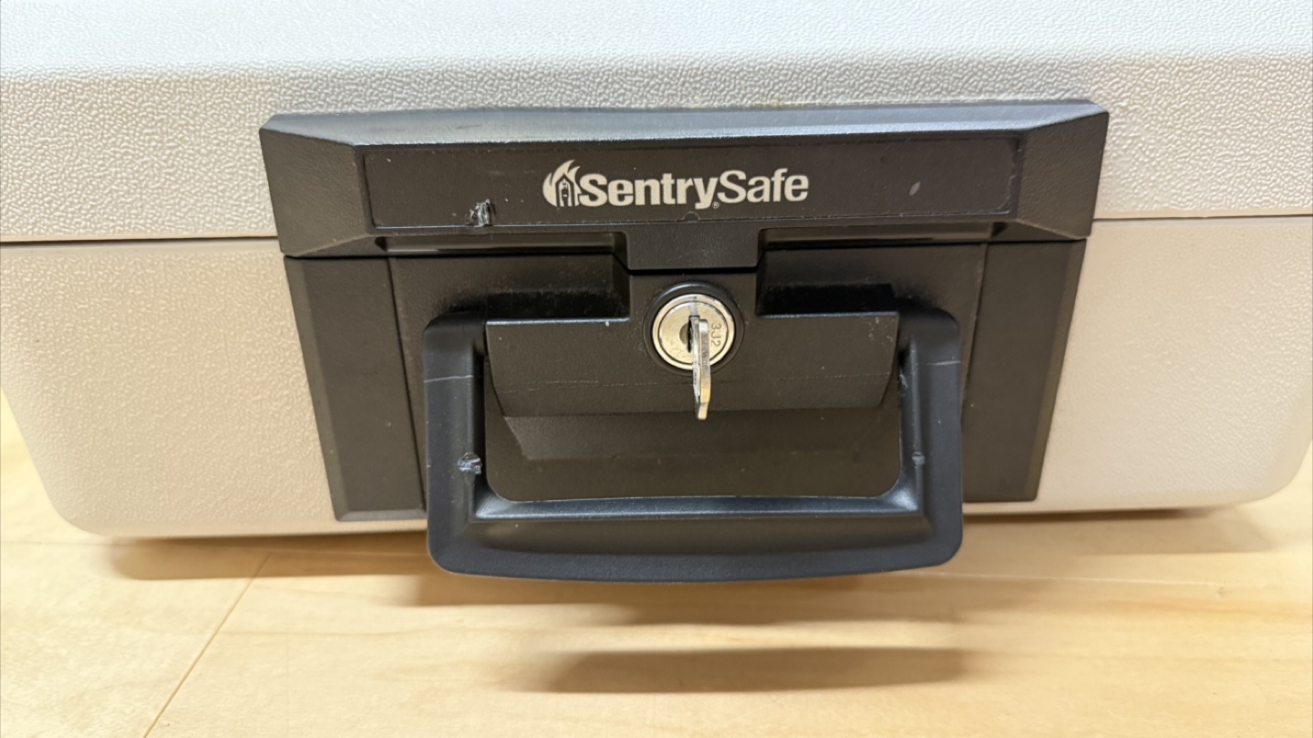 SentrySafe ポータブル耐火保管庫の写真2枚目