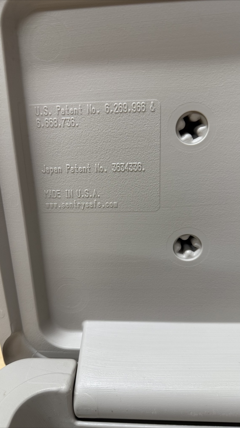 SentrySafe ポータブル耐火保管庫の写真3枚目